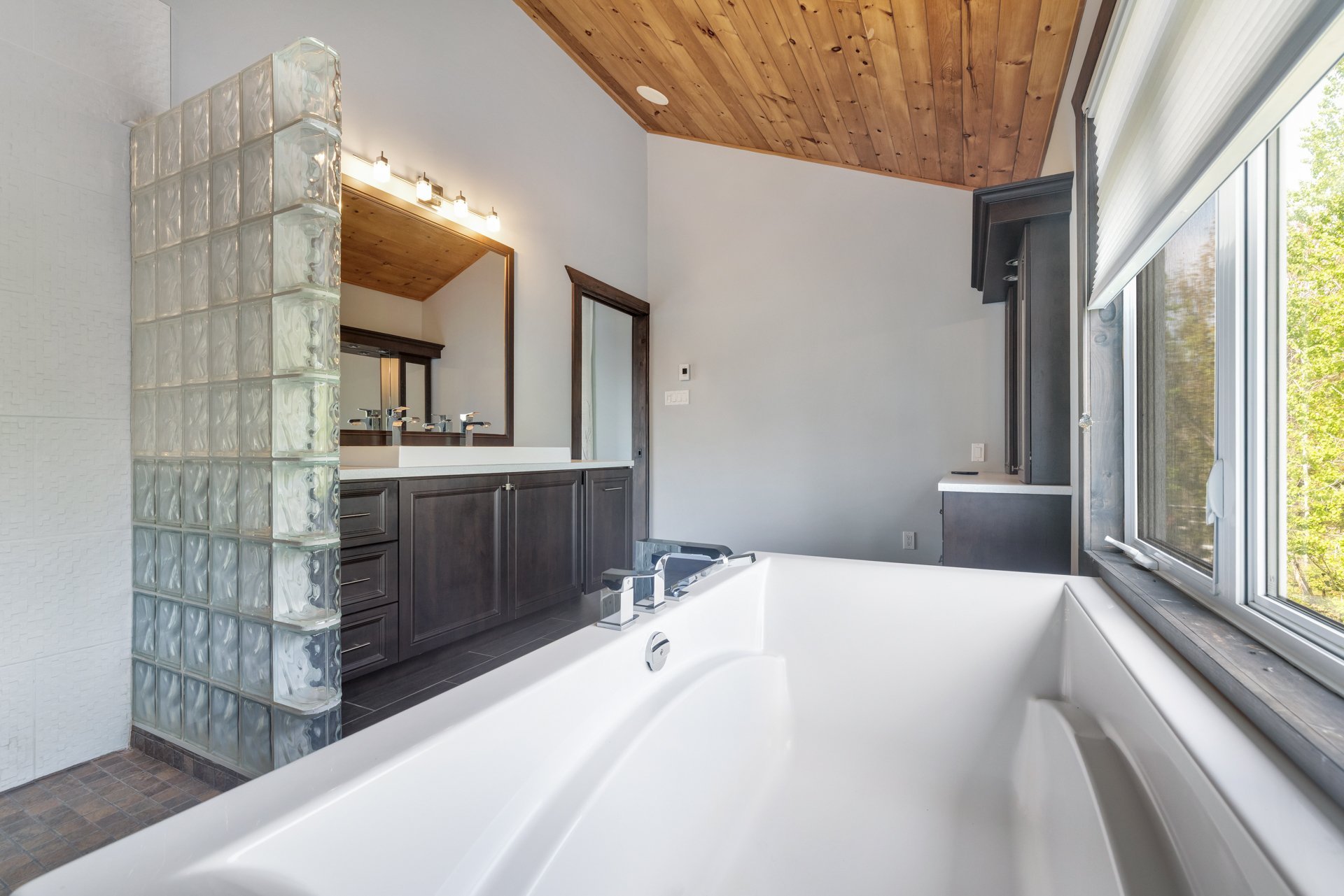 Ensuite bathroom
