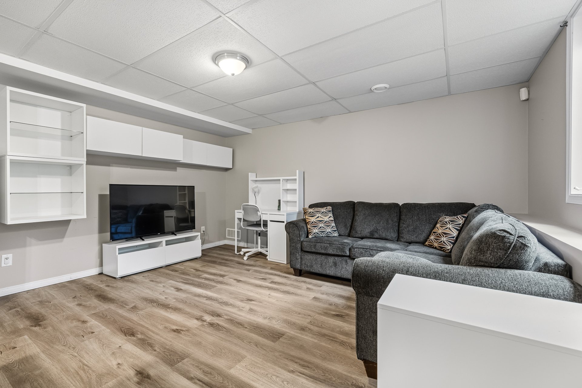 Salon - sous-sol, logis parental
