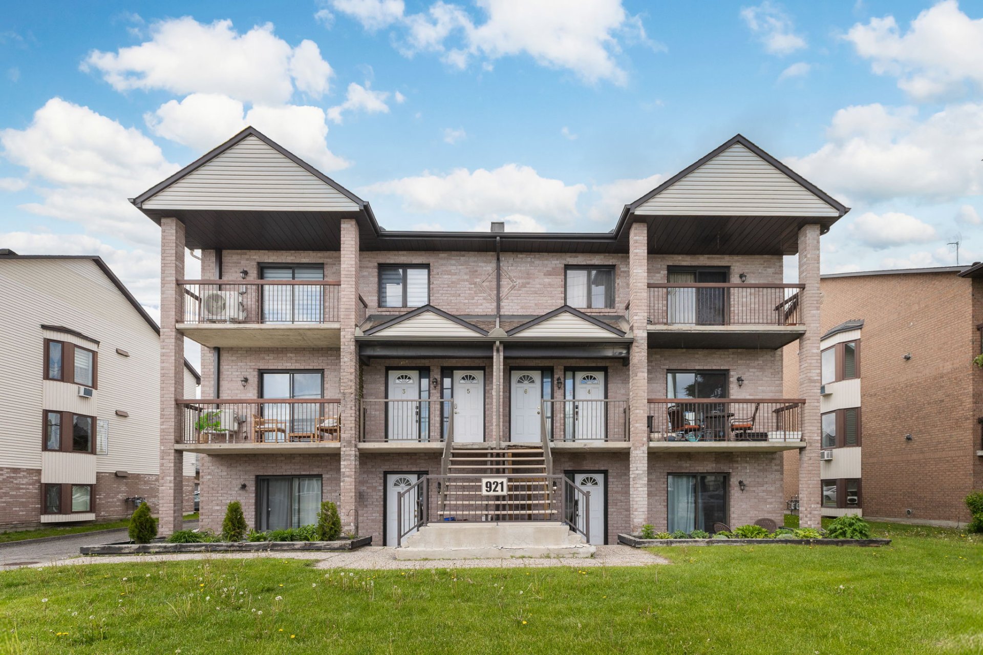 921 Boul. St-René O. 5