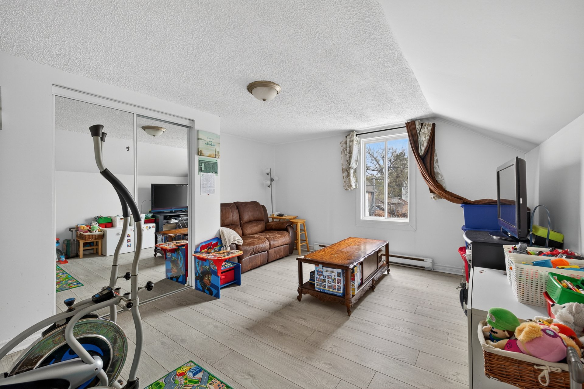 Living room - Unit 2