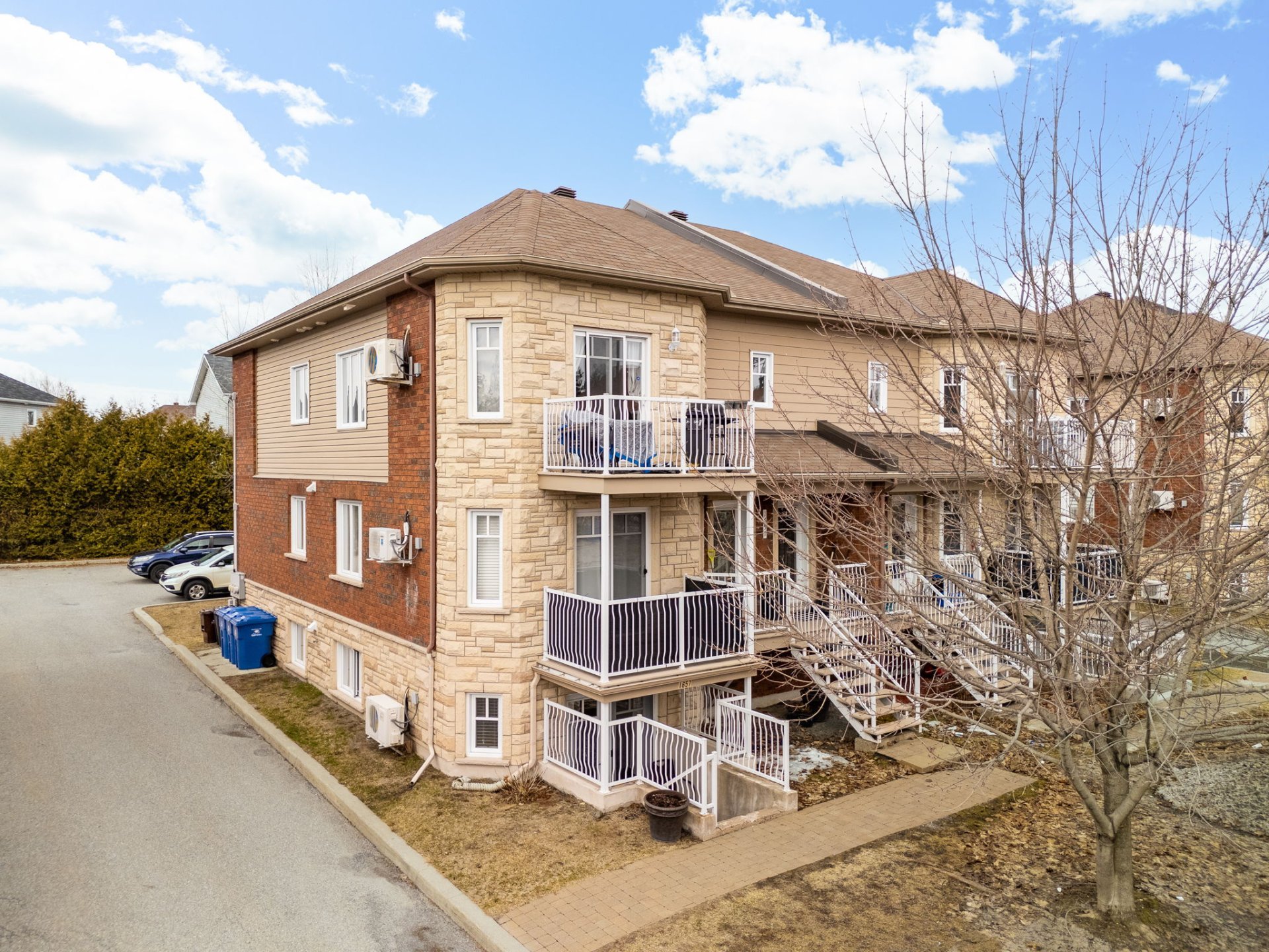 1657 Boul. St-René E. 1