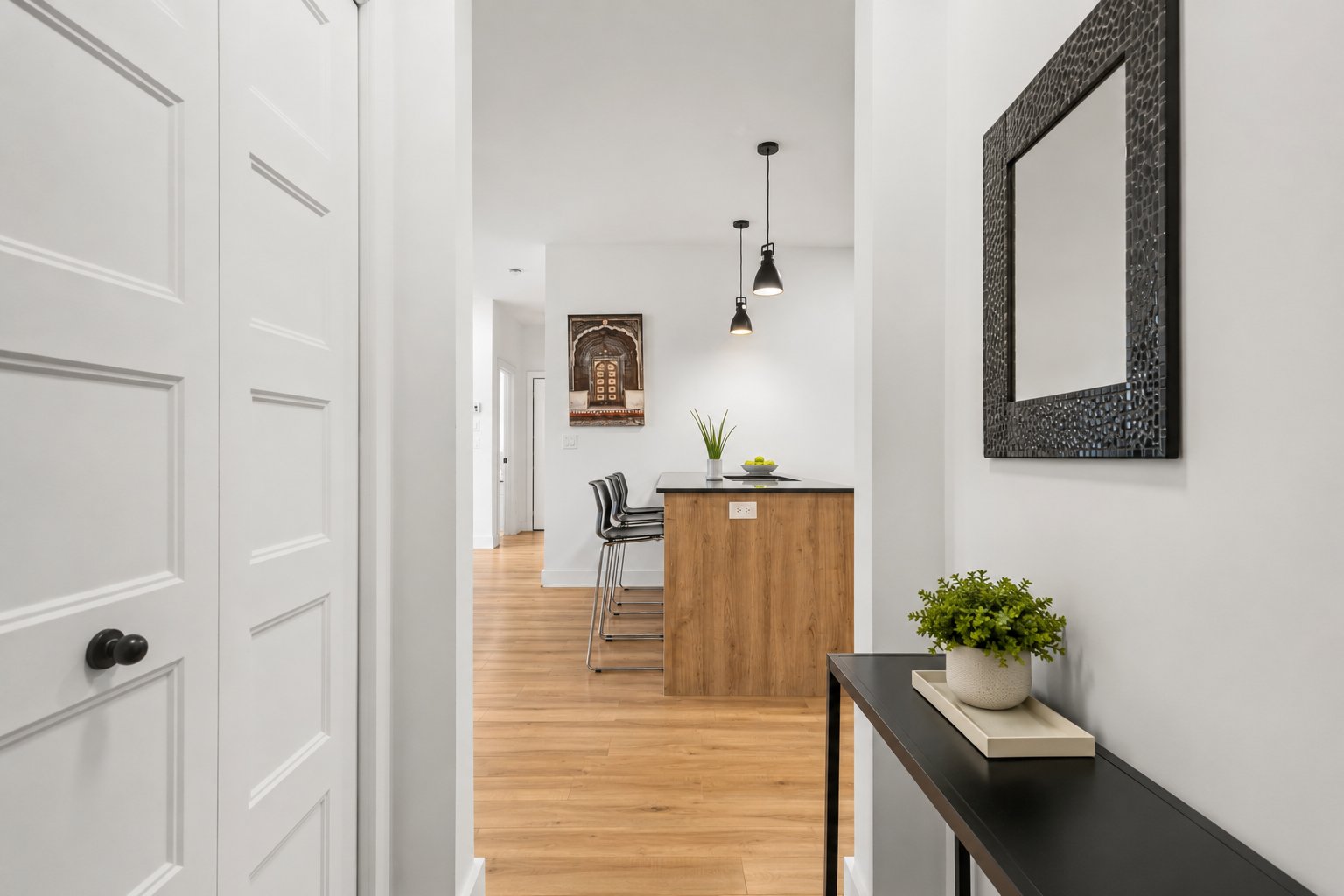 Hallway - AI Homestaging