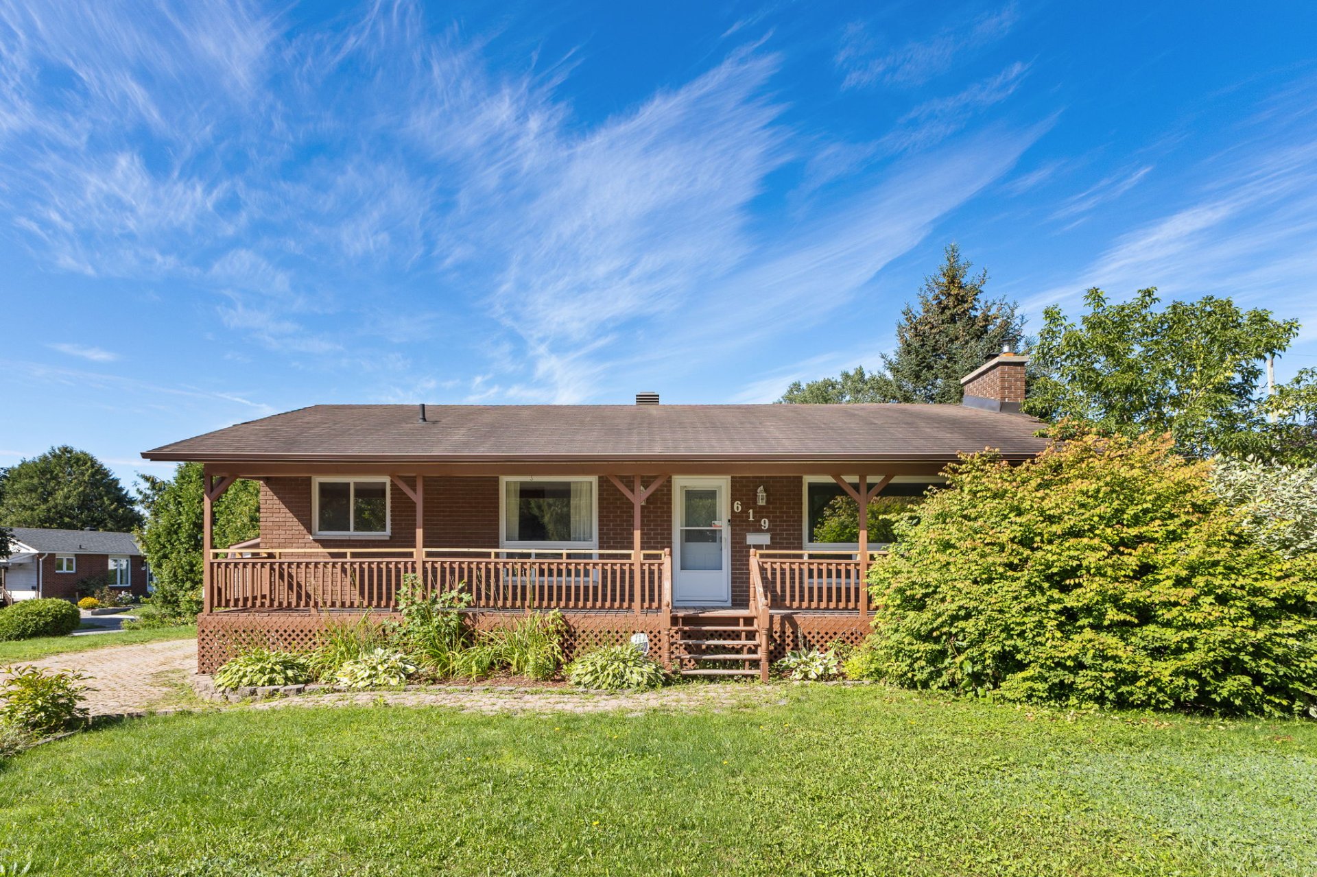 619 Rue Maclaren E. 