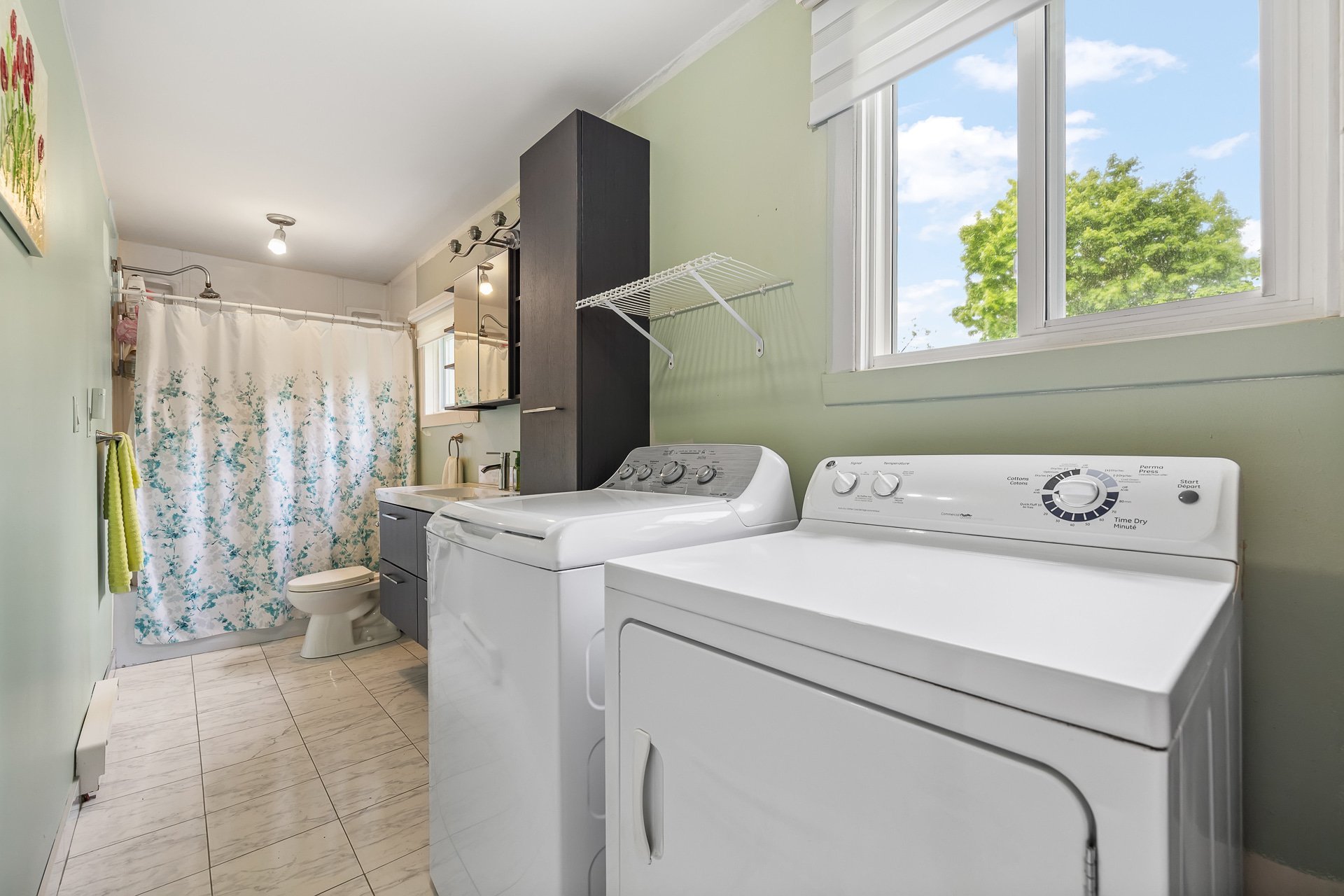 Salle de bains - apt #2 2 ième étage avec espace de lavage