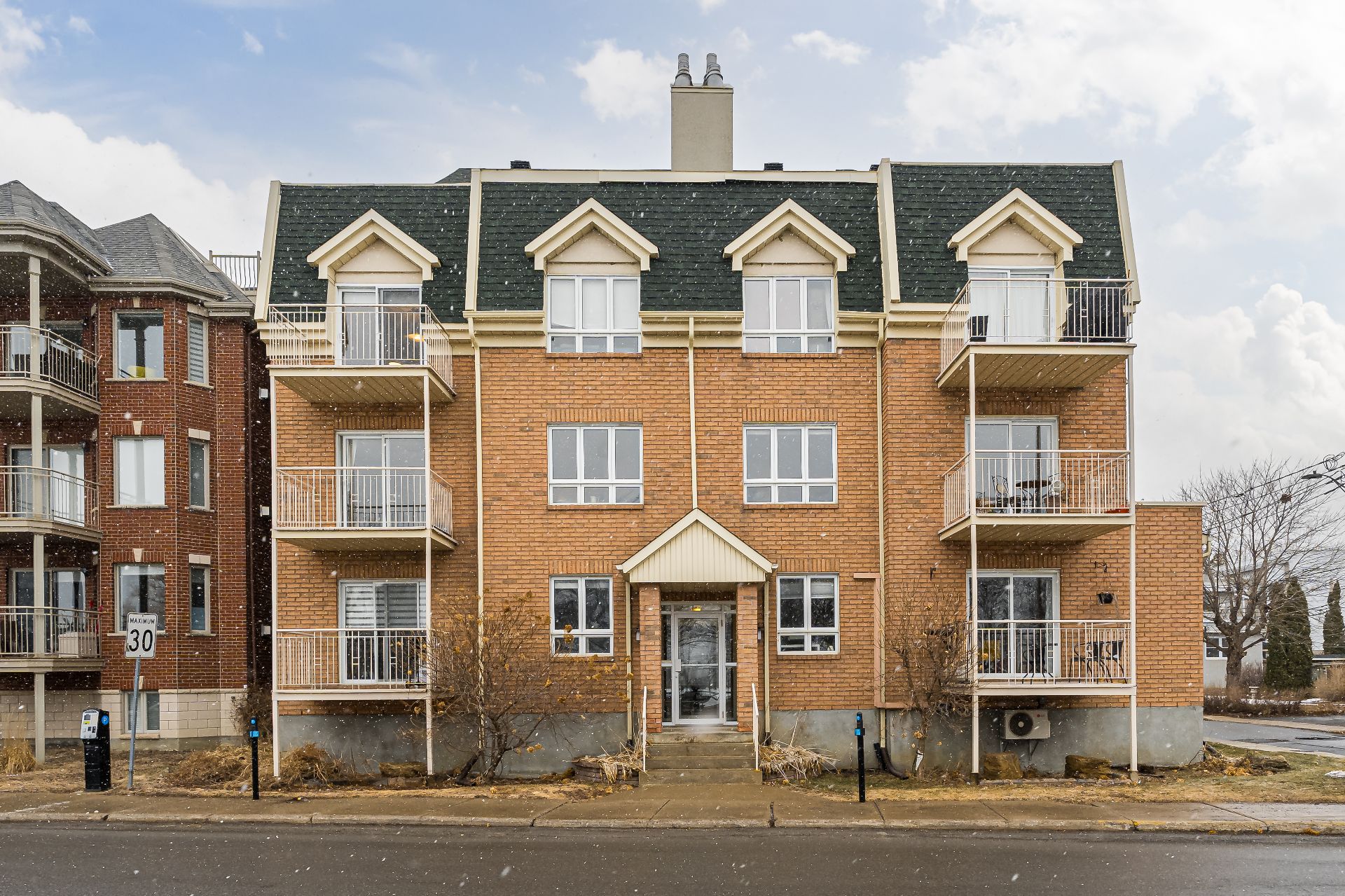 2000 Boul. St-Joseph 301