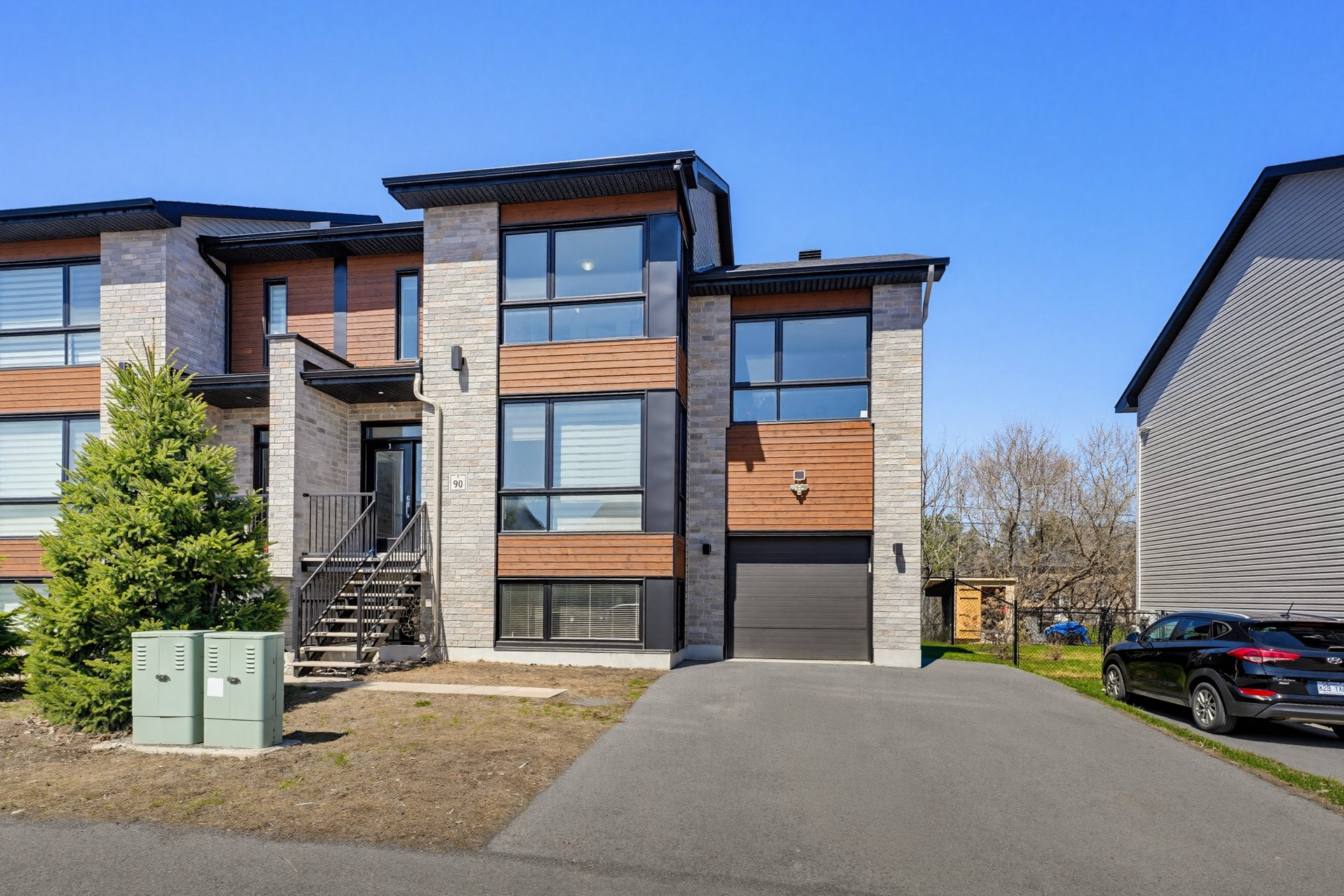 90 Boul. de l'Amérique-Française 