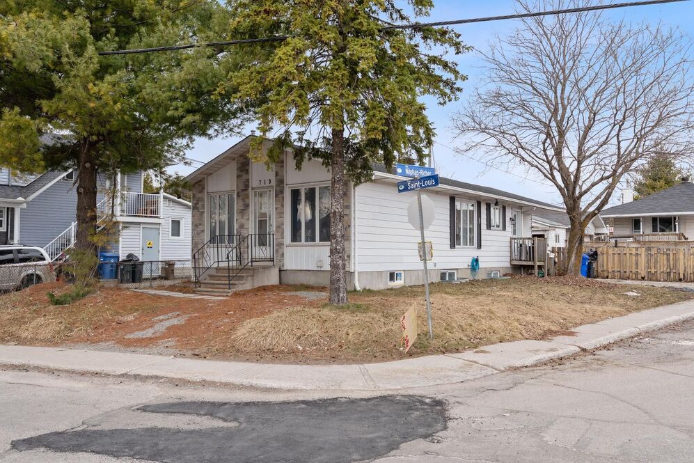719 Rue St-Louis 