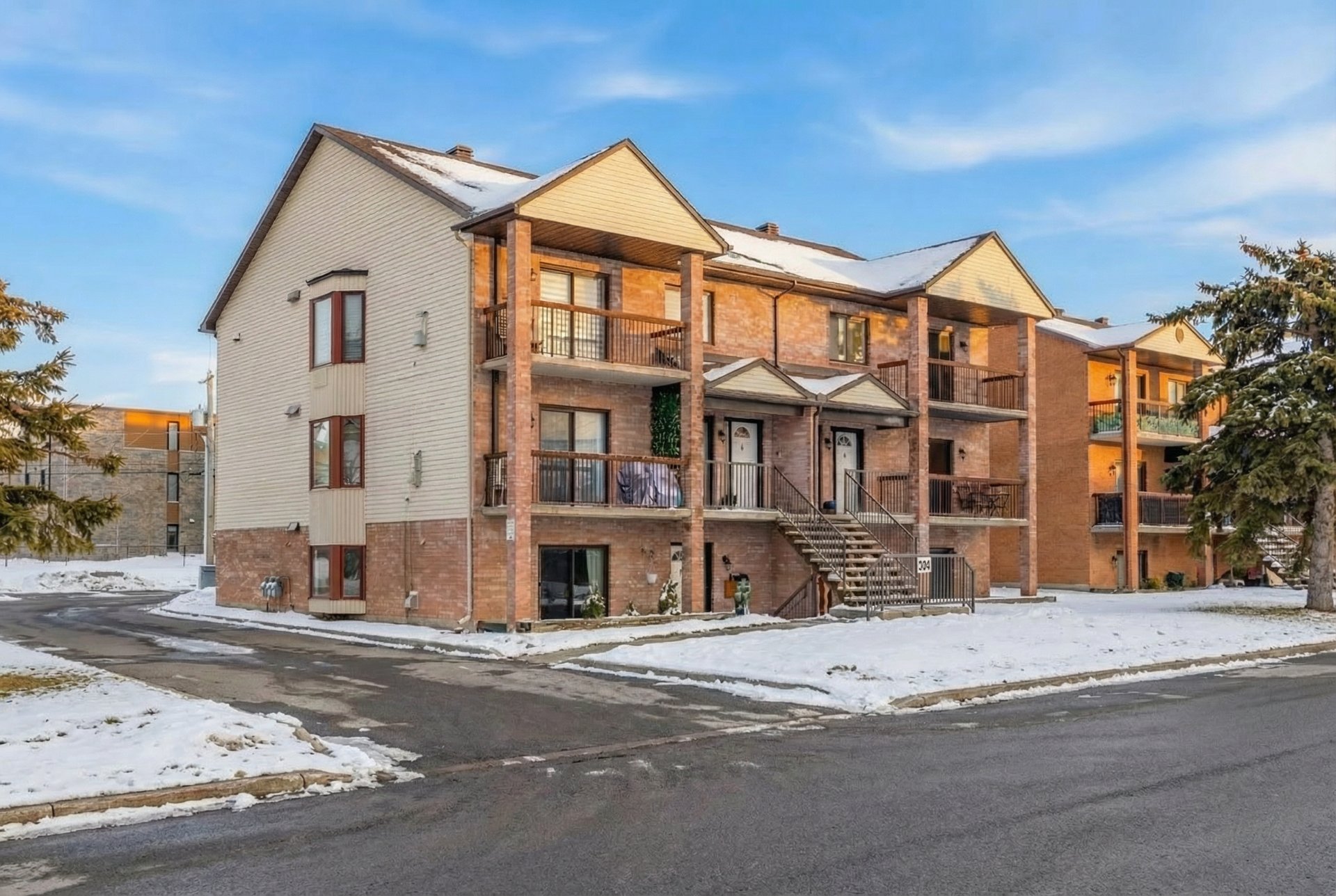 921 Boul. St-René O. 5