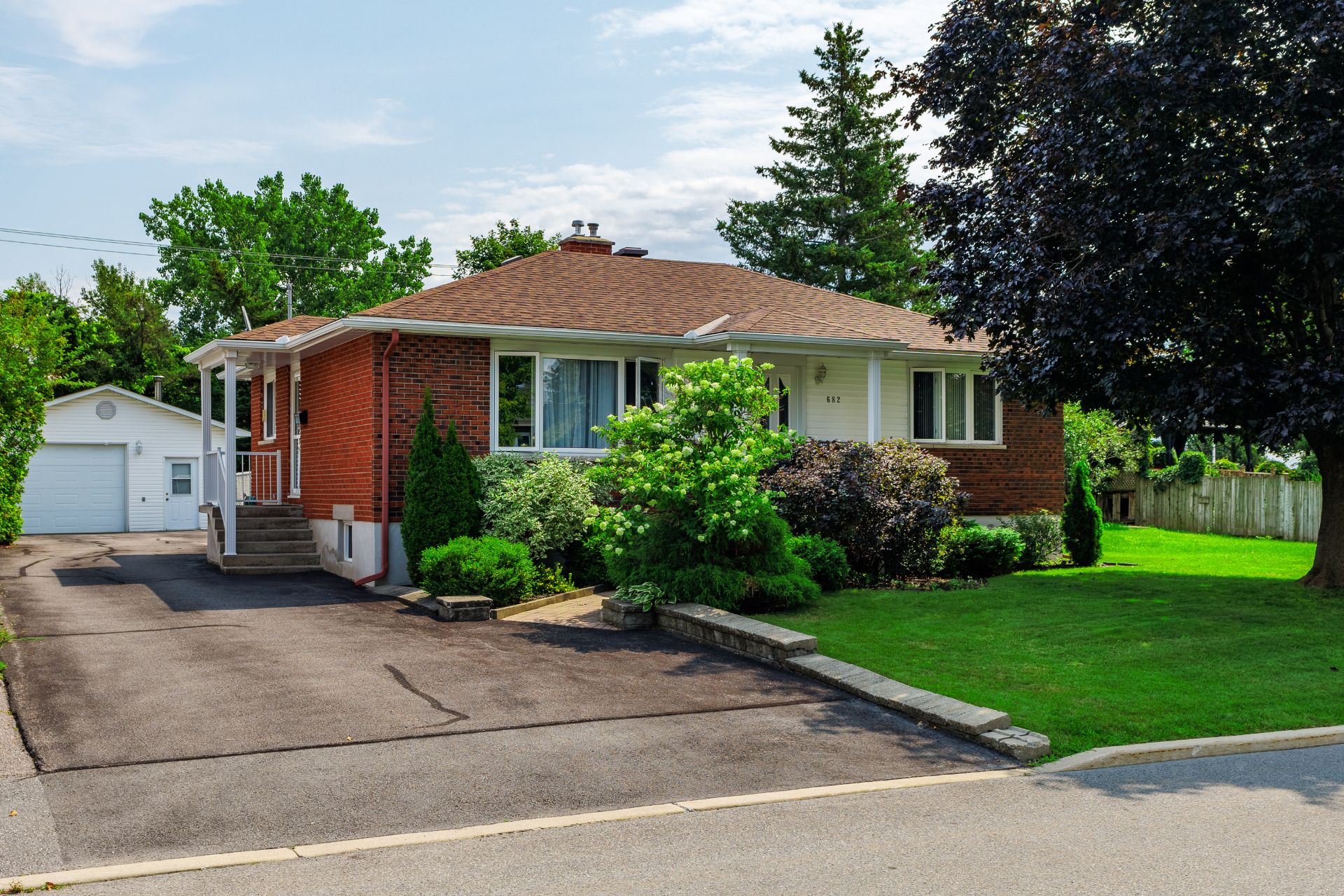 682 Rue Lahaie 