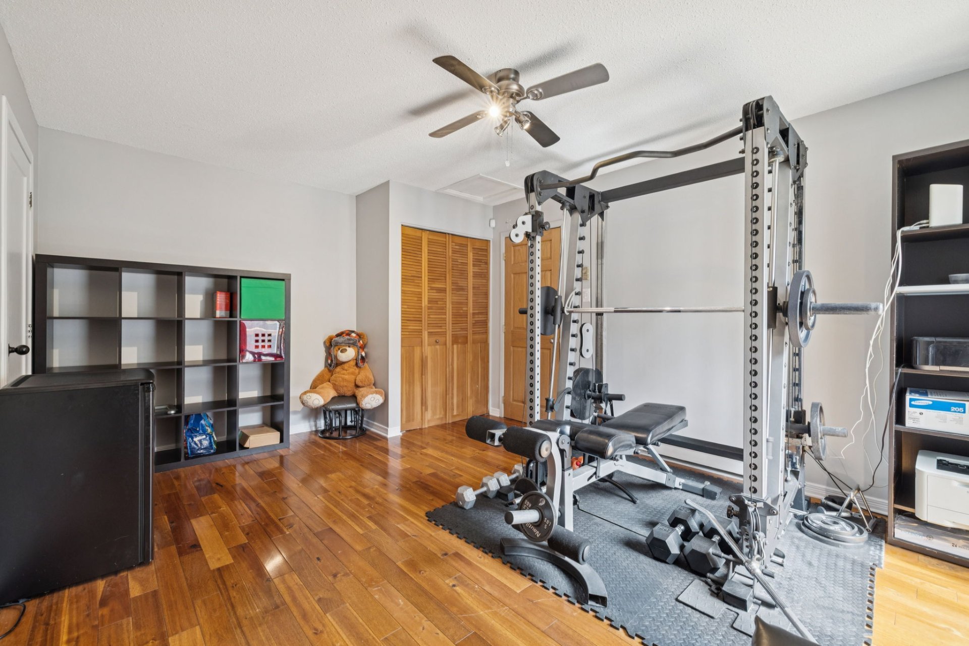 Chambre à coucher - Ou bureau, pièce communicante avec le logement