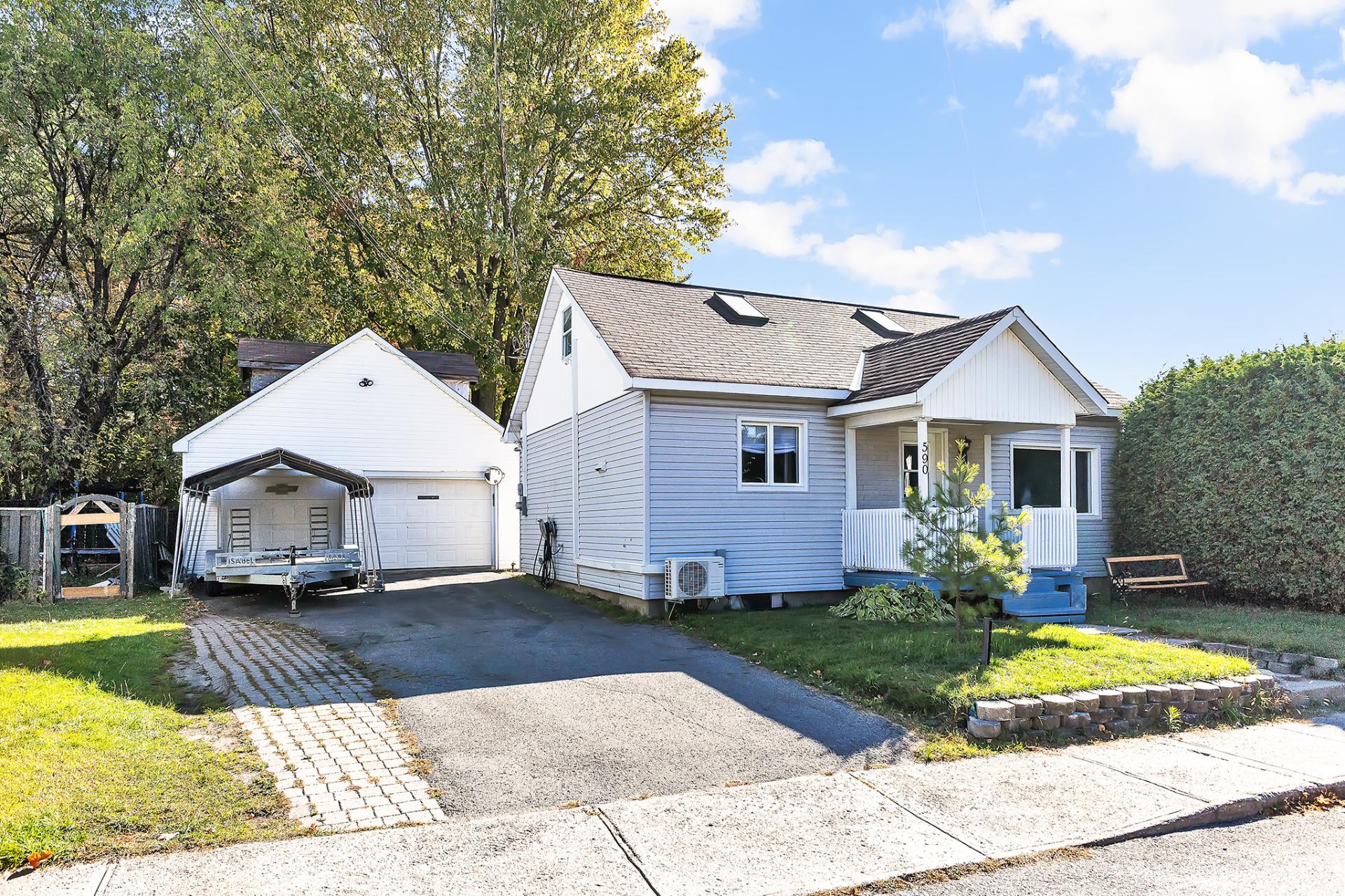 590 Rue Monseigneur-Brunet 