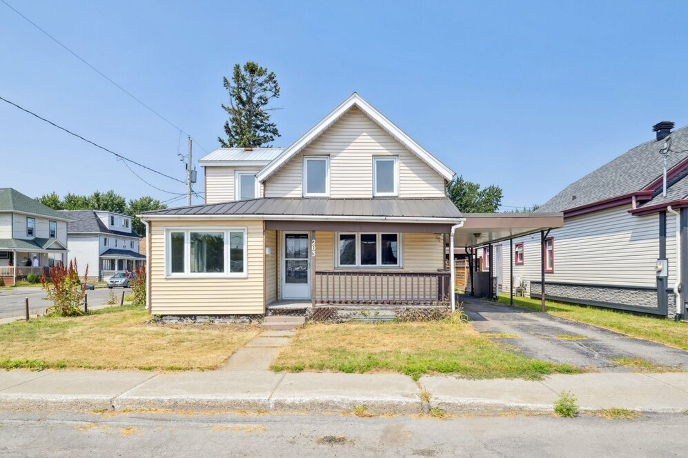203 Rue Broadway O. 