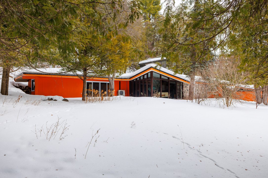 1204 Ch. de la Montagne 