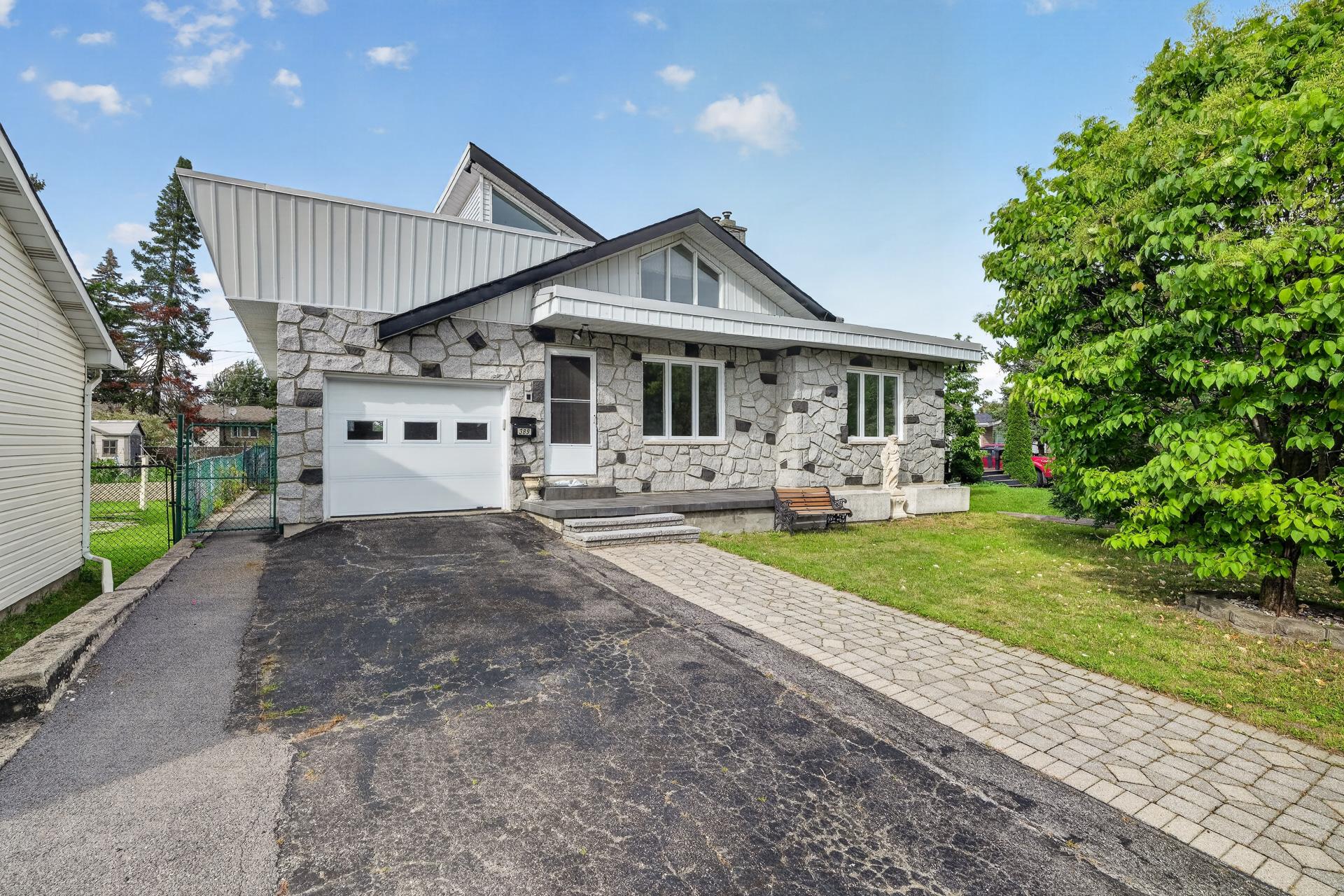 389 Rue Giroux