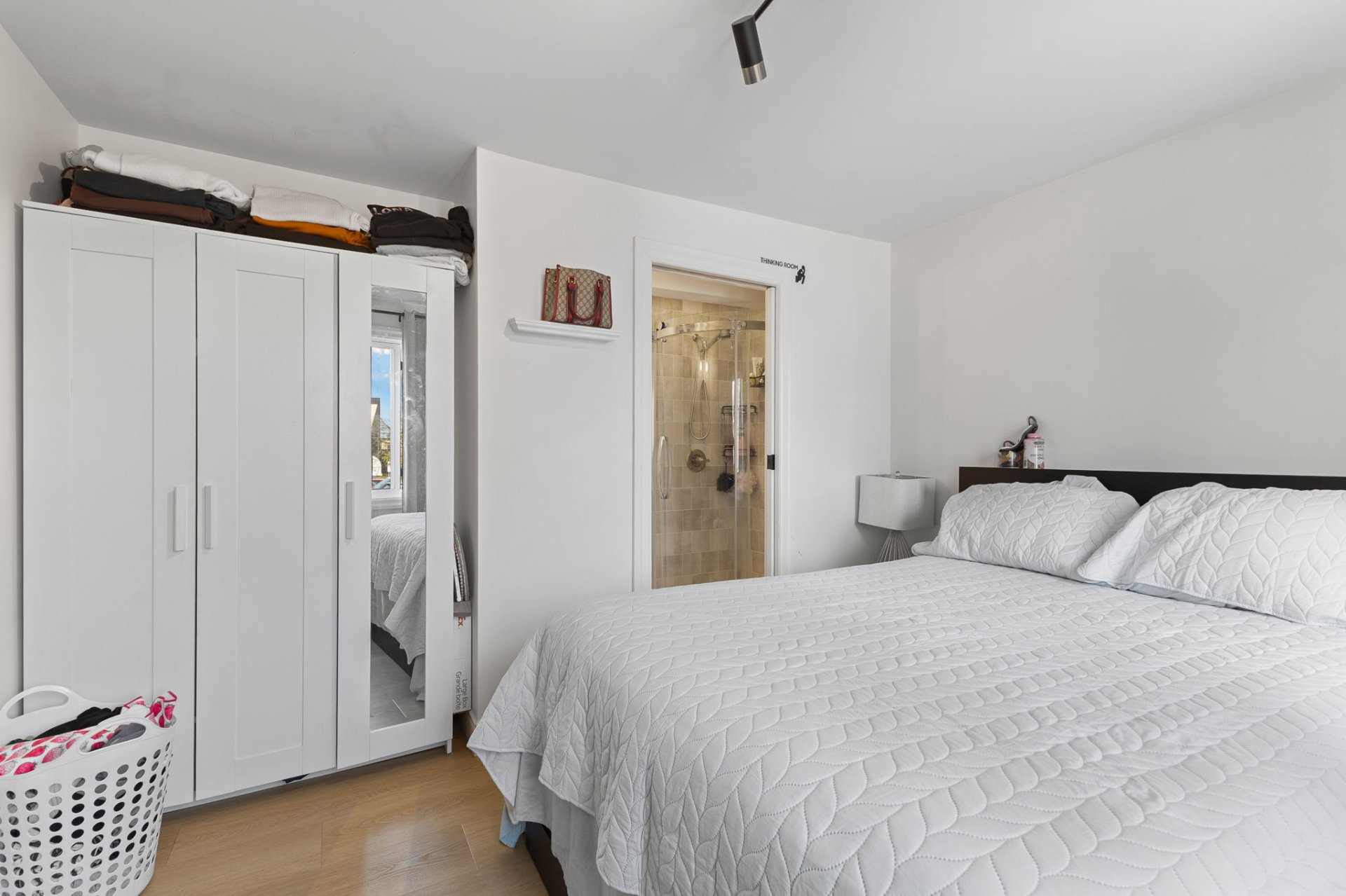 Master bedroom - Apartment B