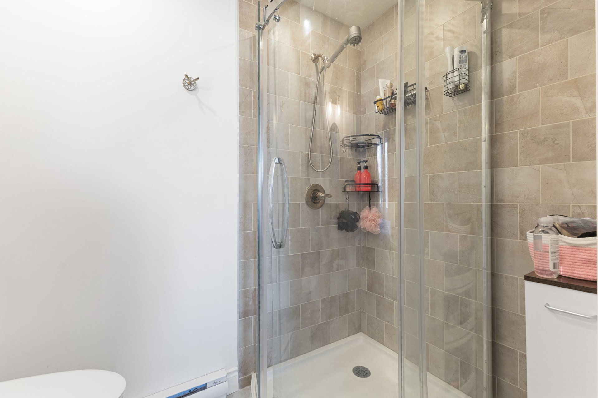 Ensuite bathroom - Apartment B