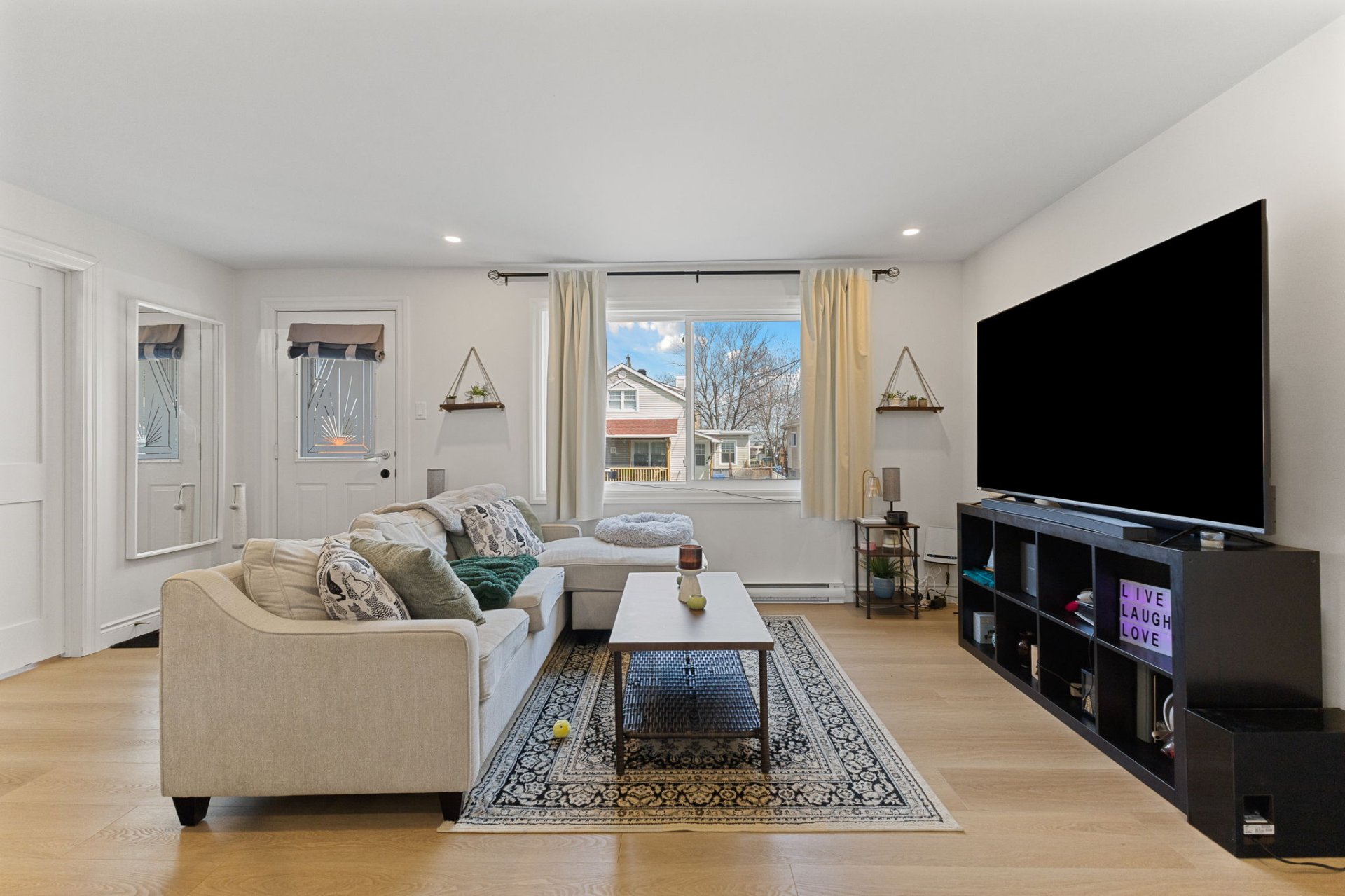 Living room - Apartment B