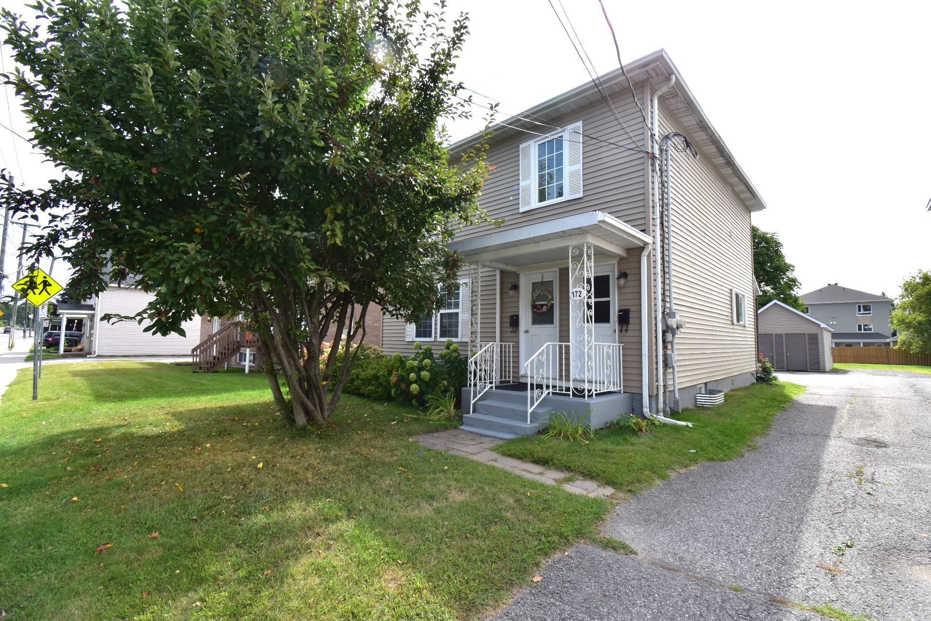 172 Rue Maclaren E. 