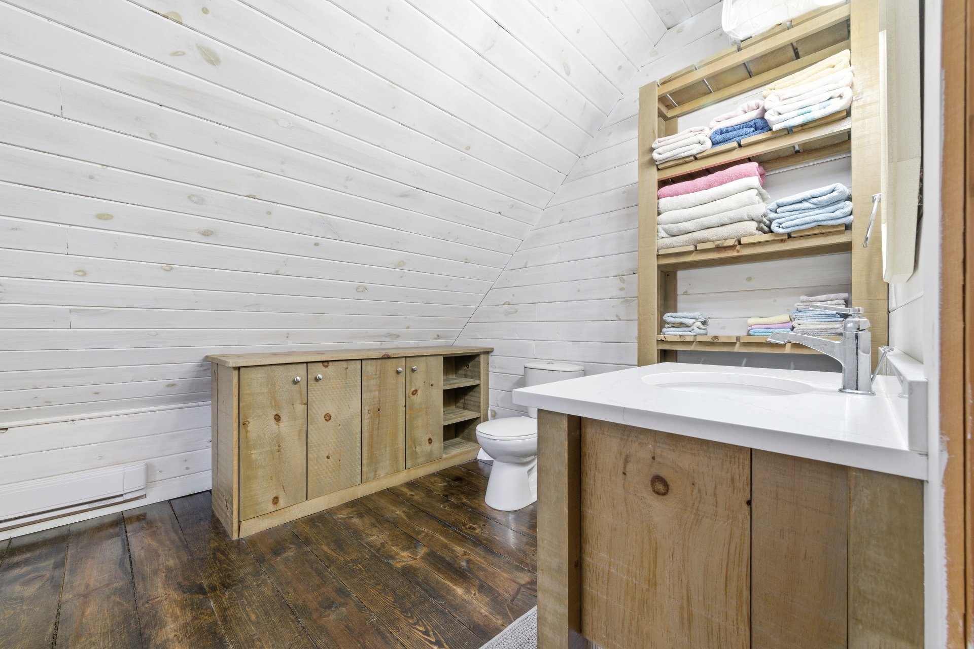 Salle de bains attenante à la CCP - Ensuite