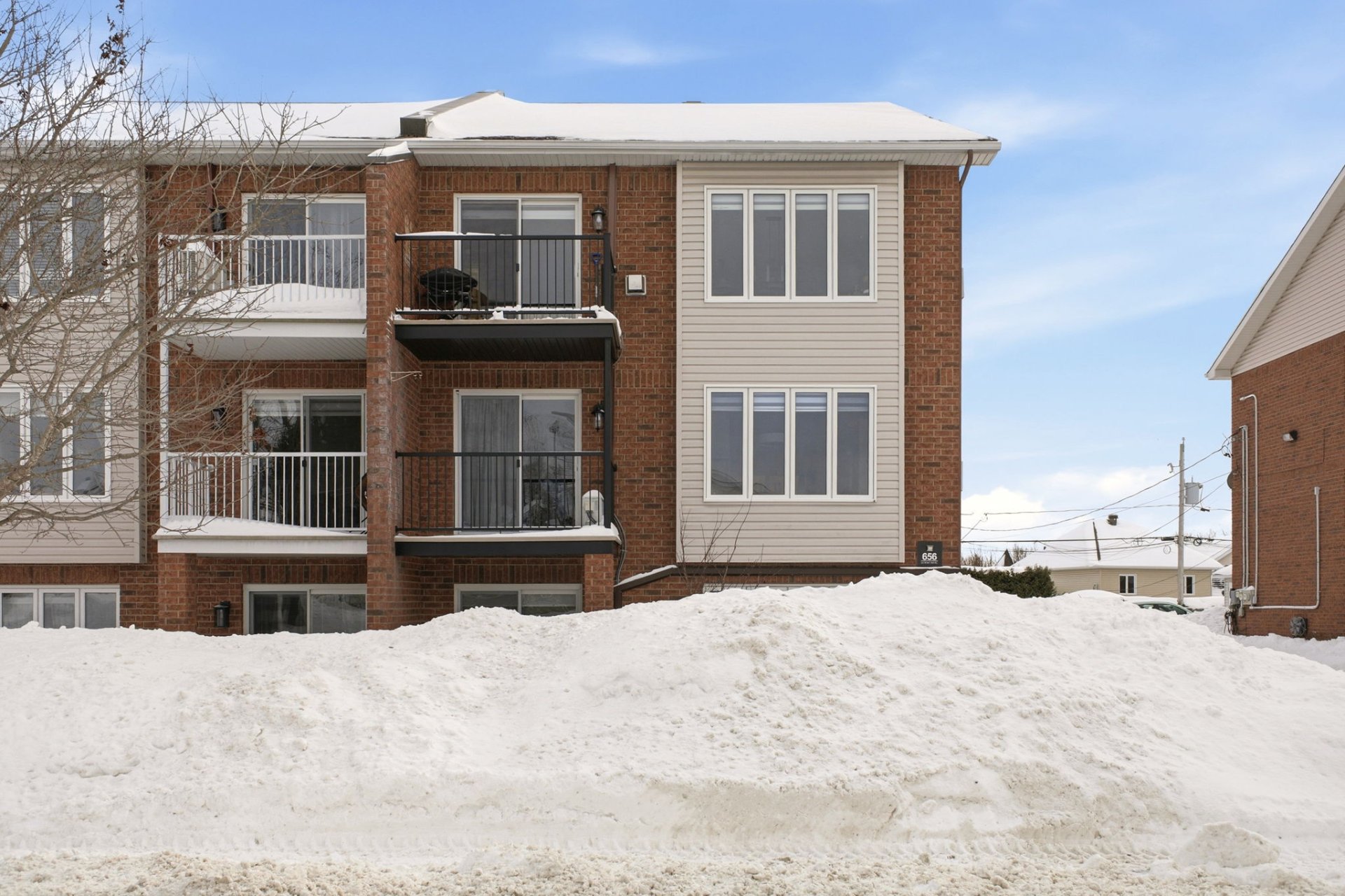 656 Boul. du Mont-Royal 1