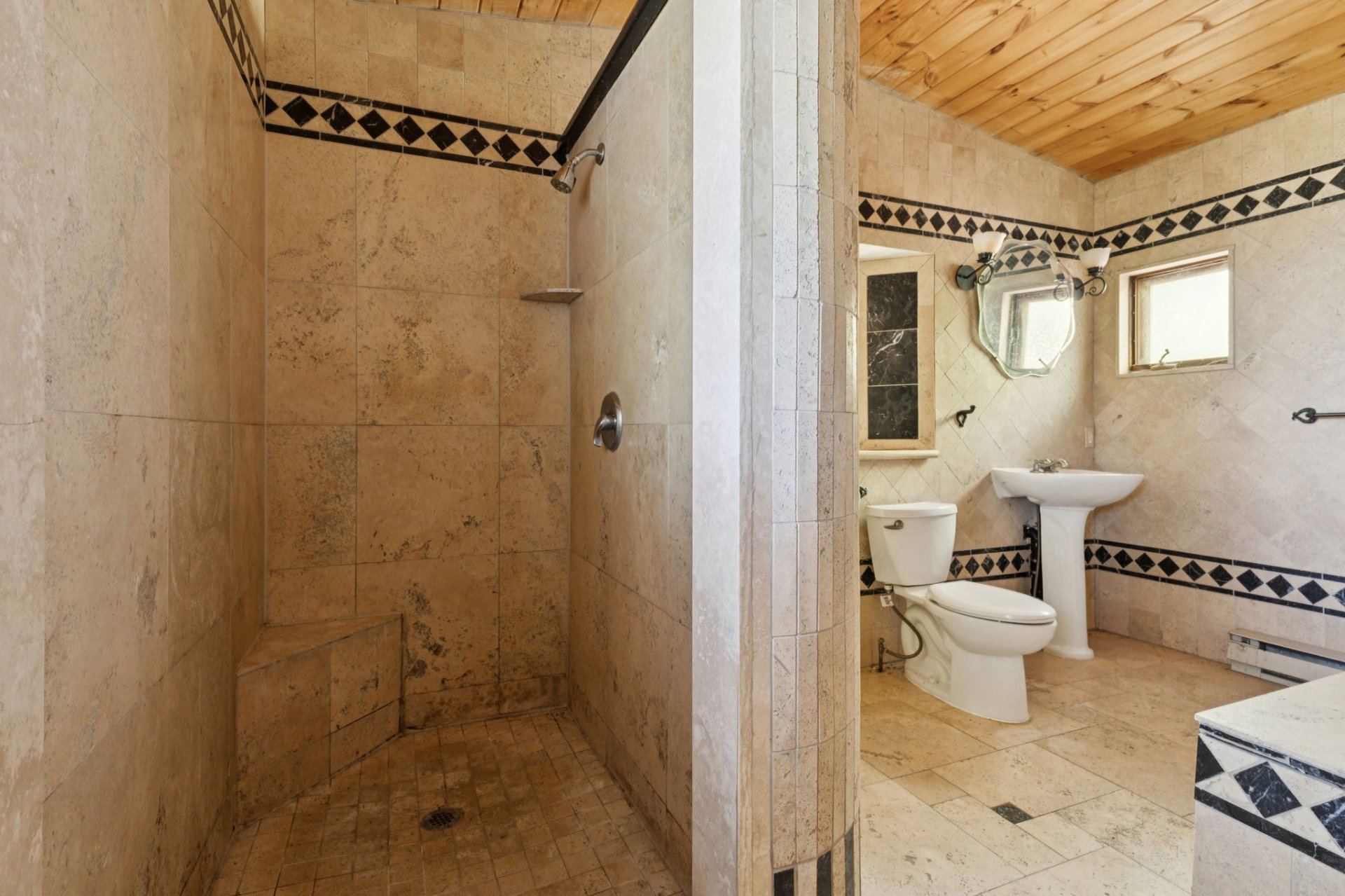 Salle de bains attenante à la CCP