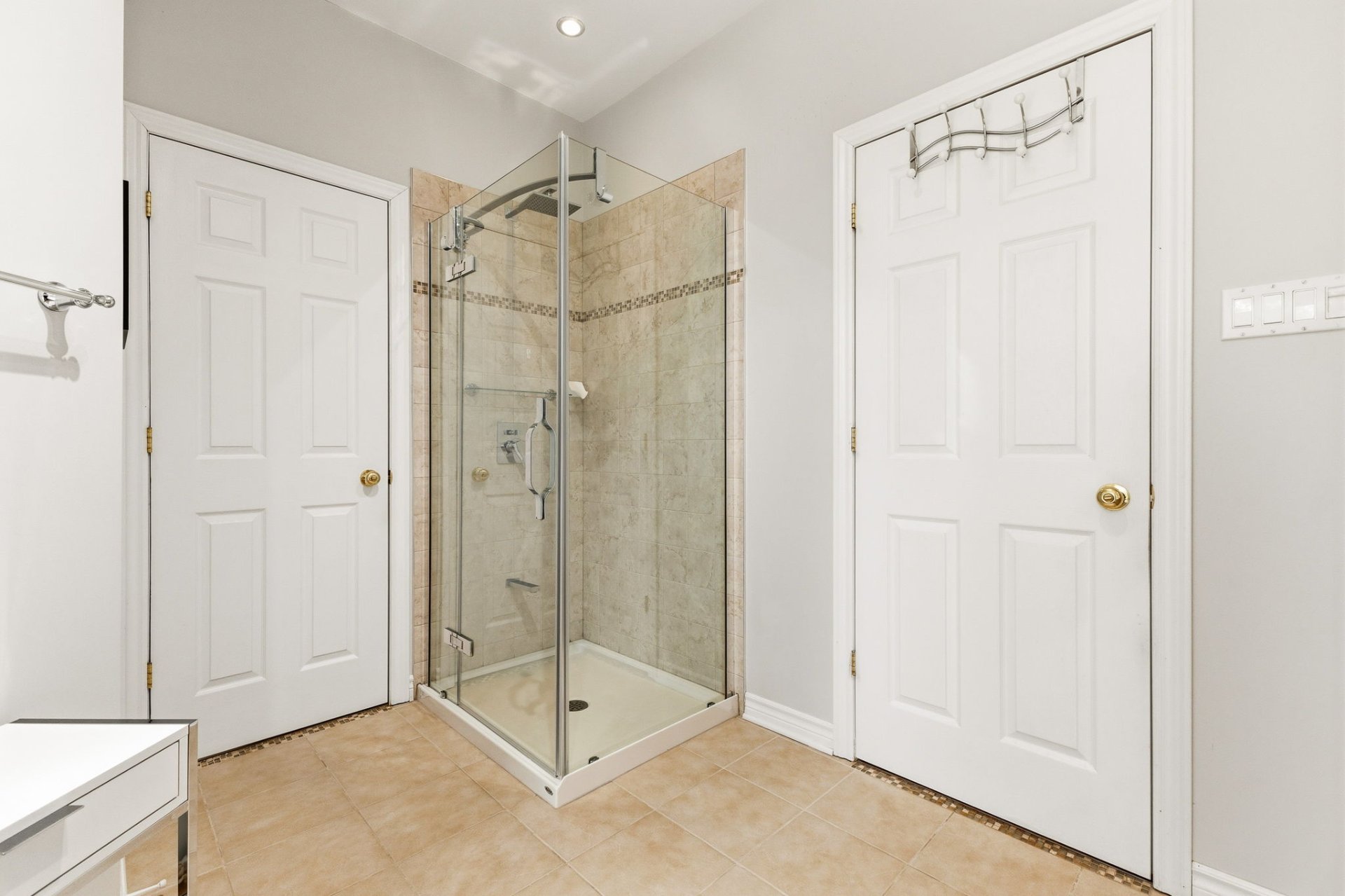 Salle de bains attenante à la CCP