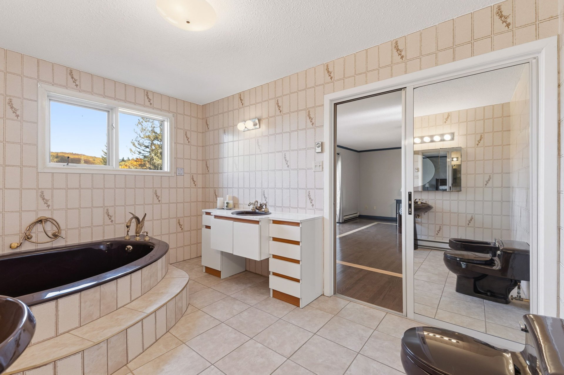 Ensuite bathroom