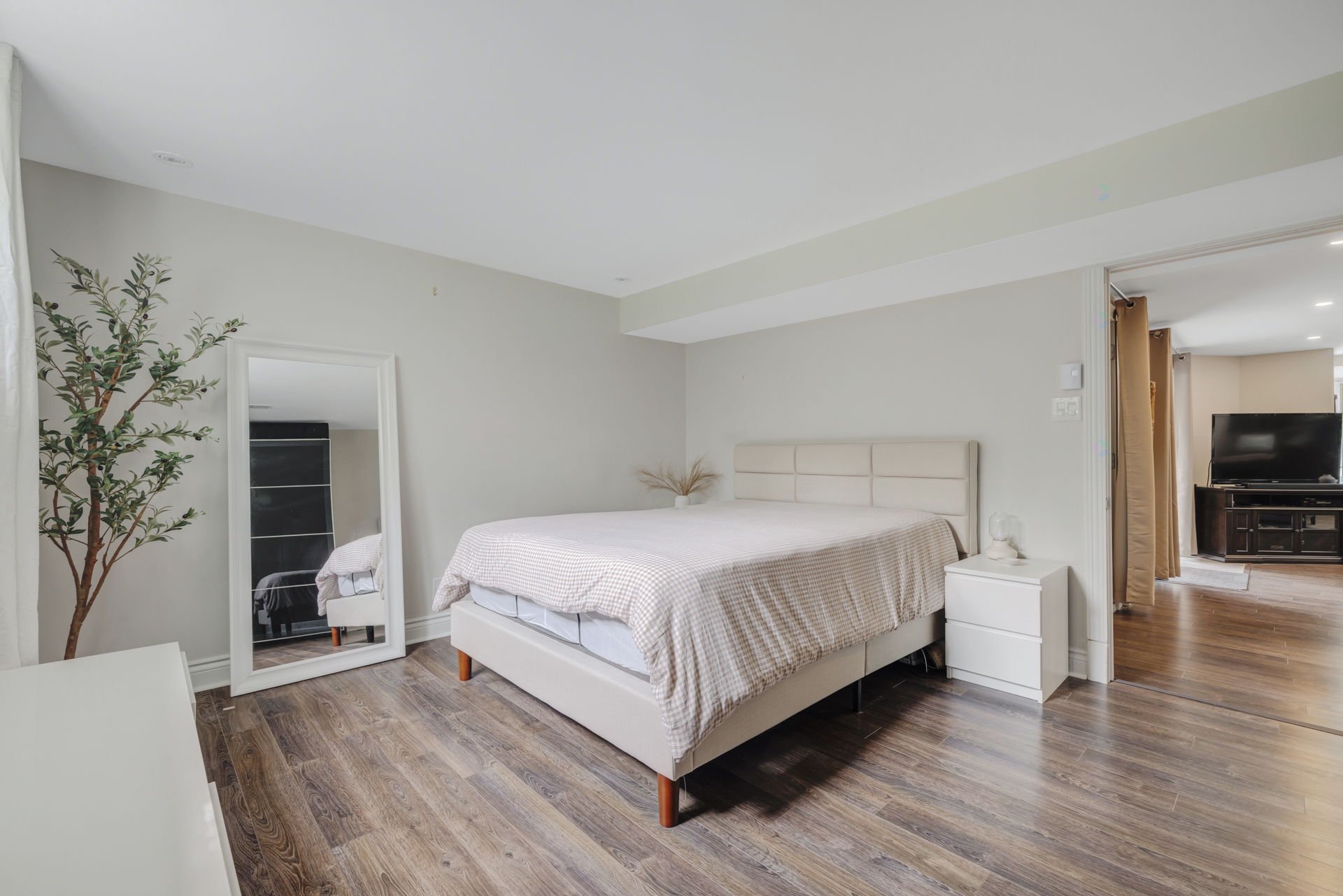 a noter que cette chambre a été insonorisé