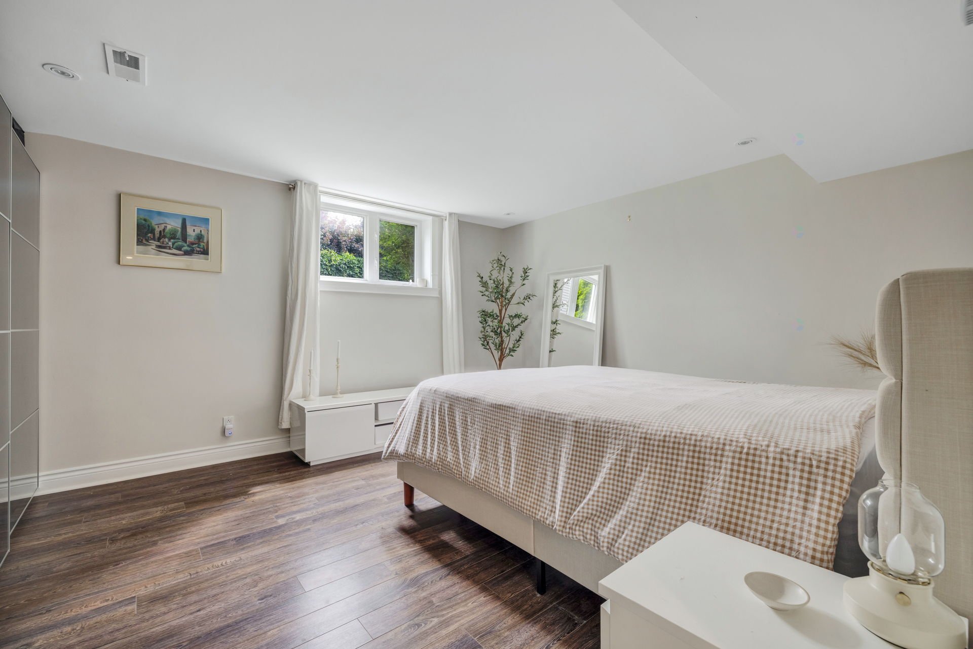 a noter que cette chambre a été insonorisé