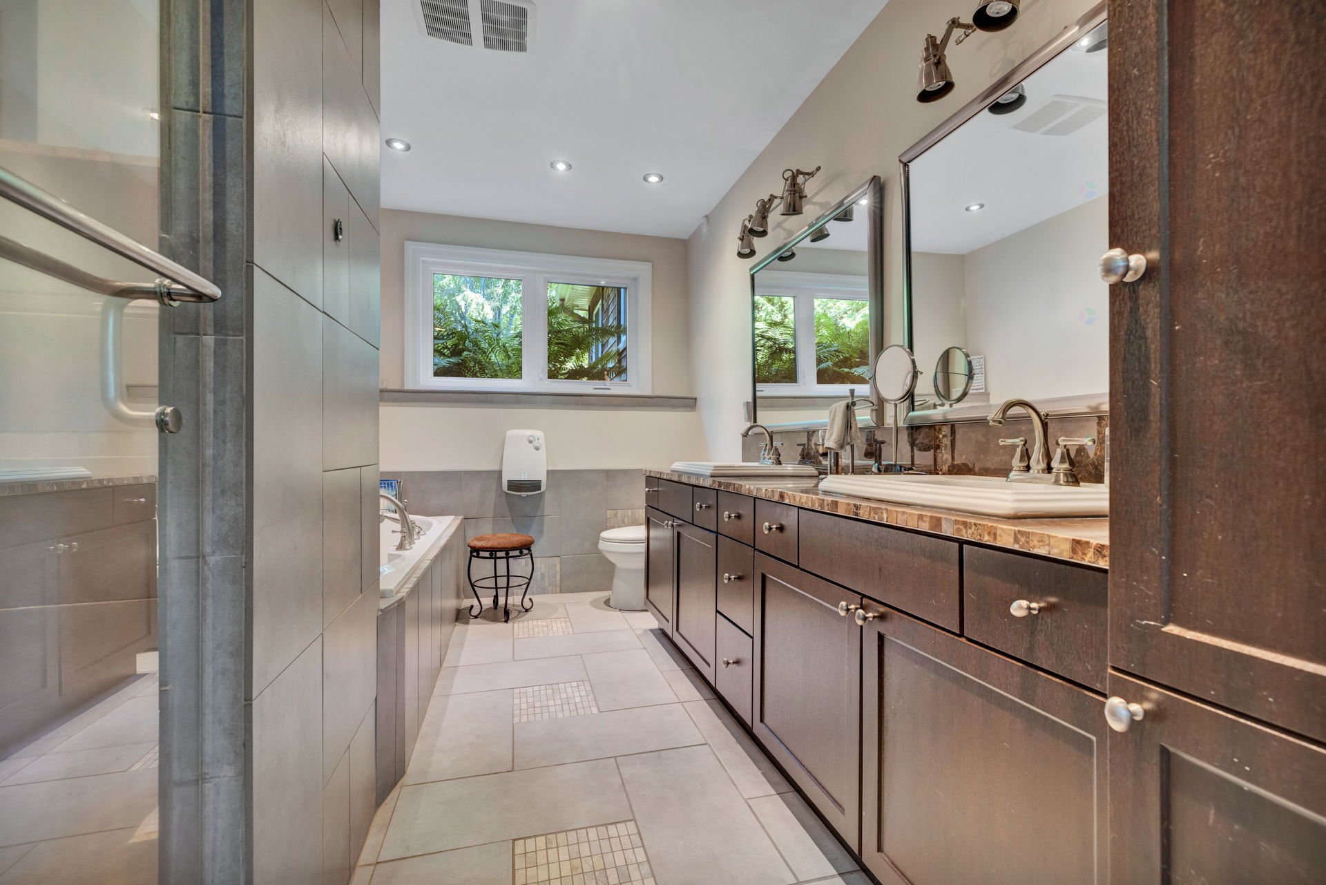 independent shower, basement
