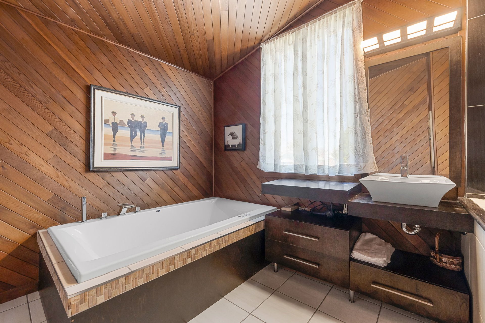 Ensuite bathroom