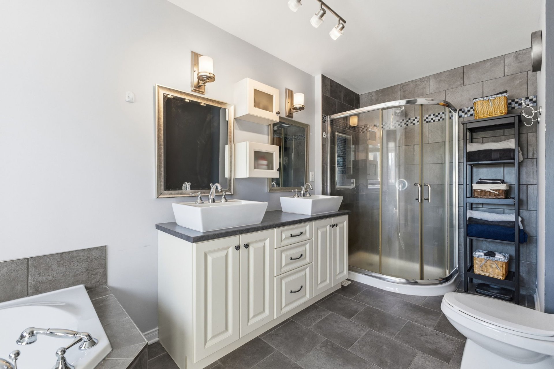 Ensuite bathroom