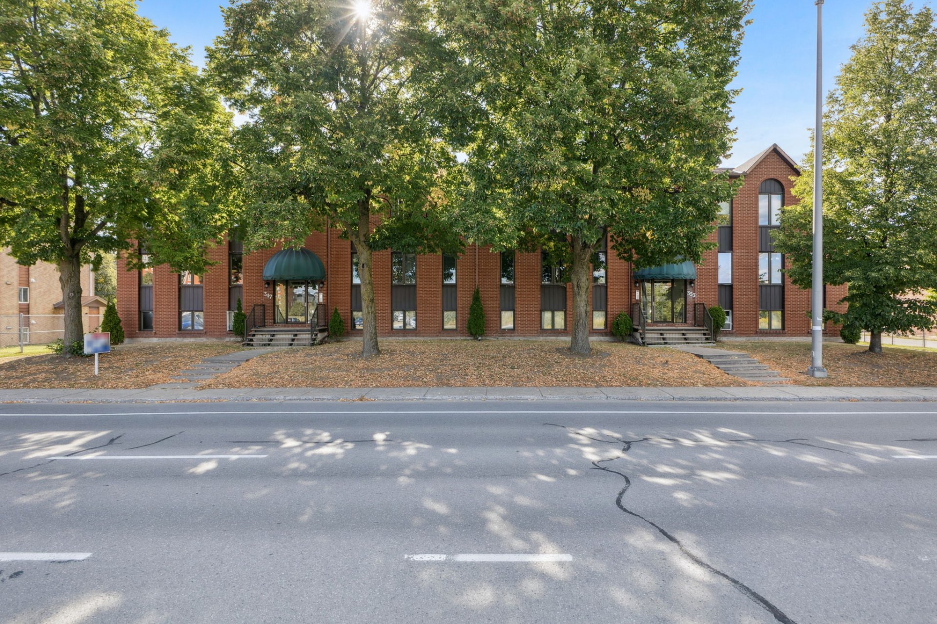 353 Boul. de l'Hôpital 3