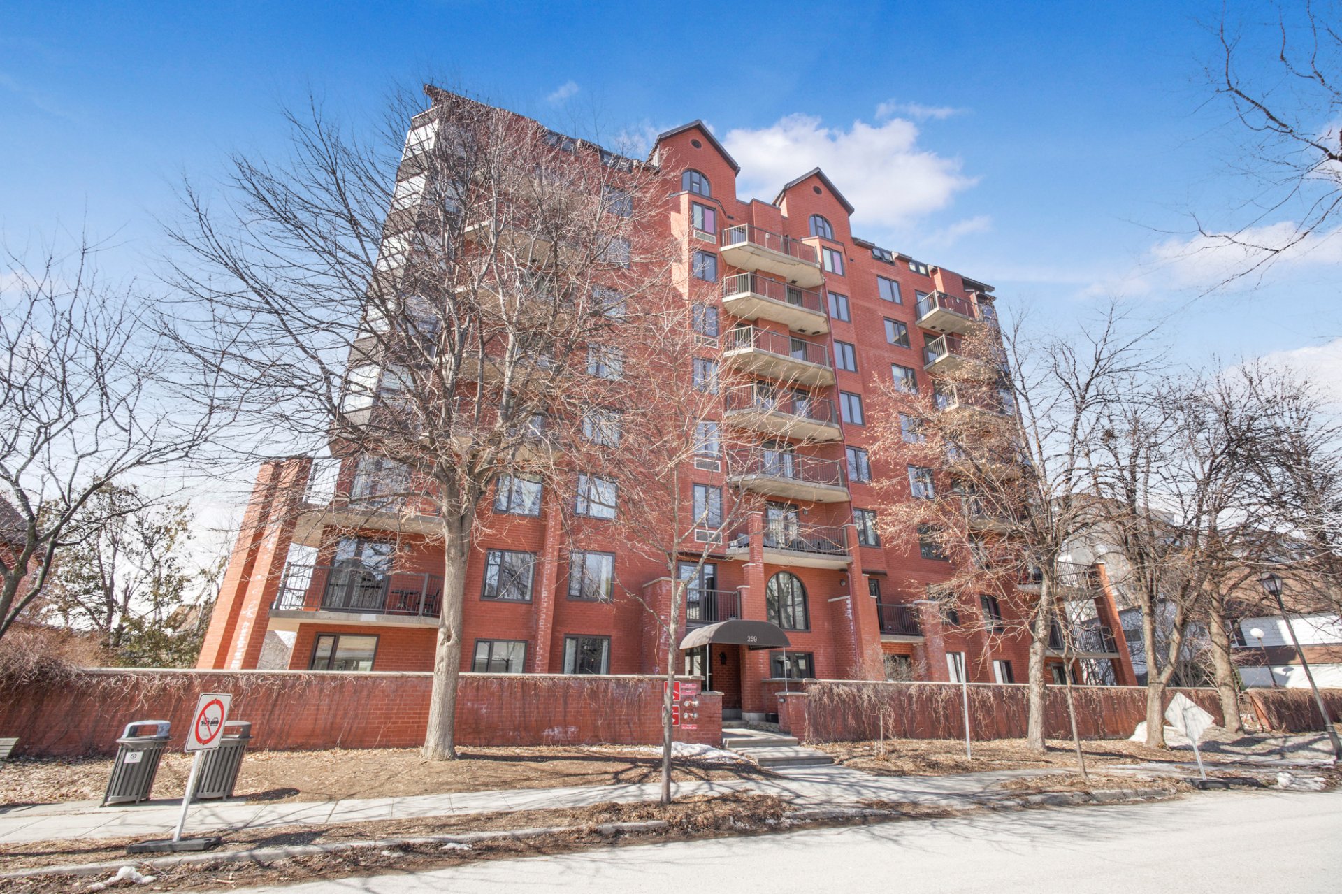 259 Rue Champlain 106