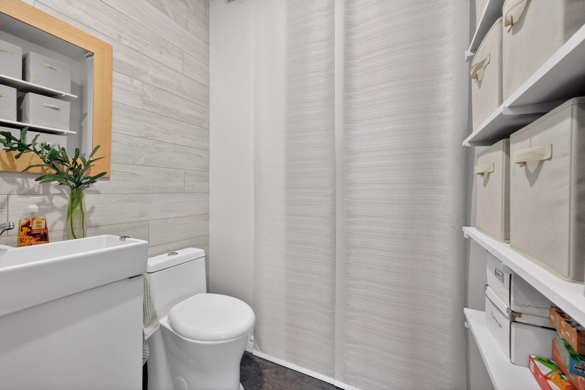 Salle d'eau - Avec grand rangement