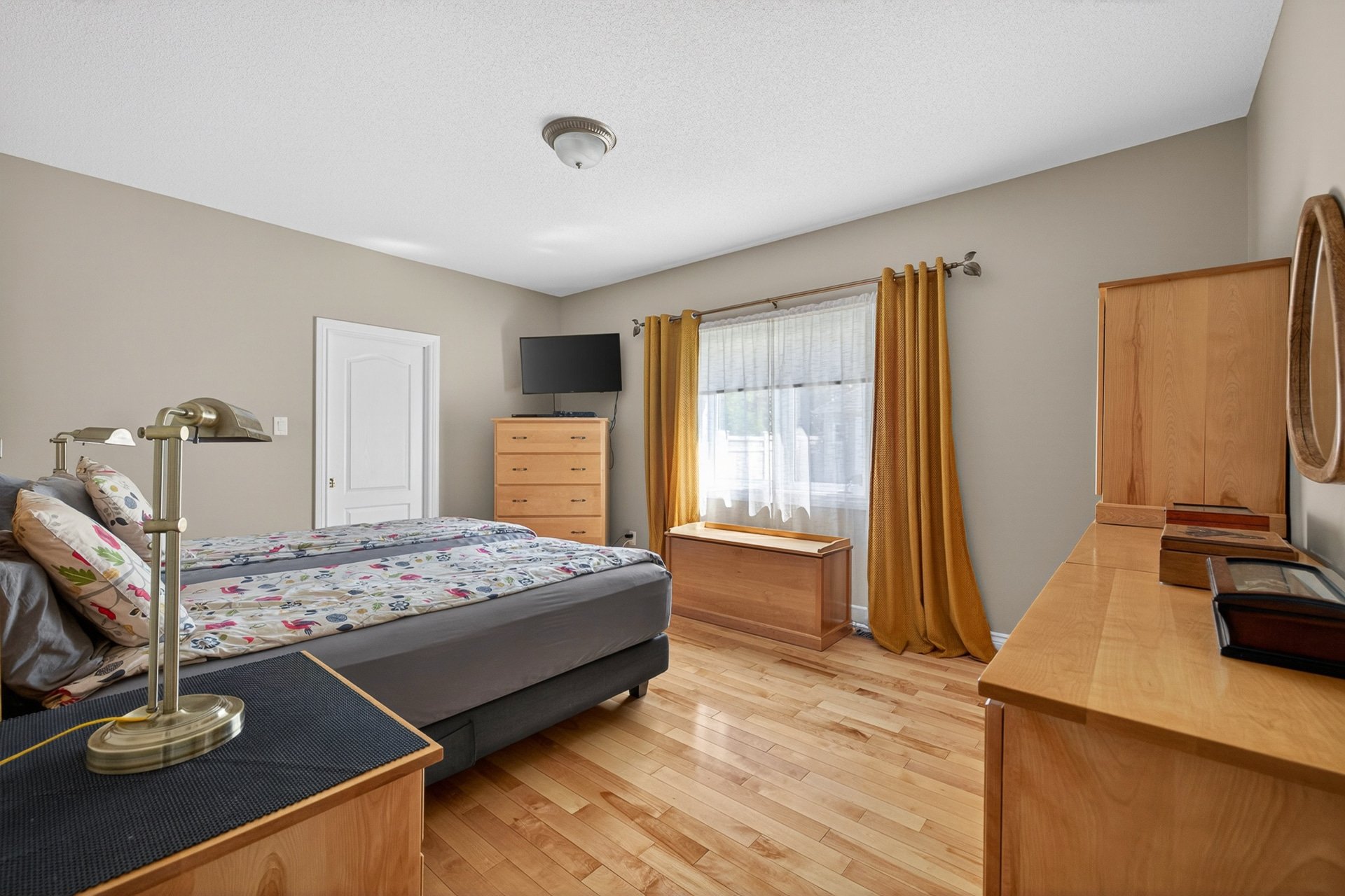 Master bedroom - Main level