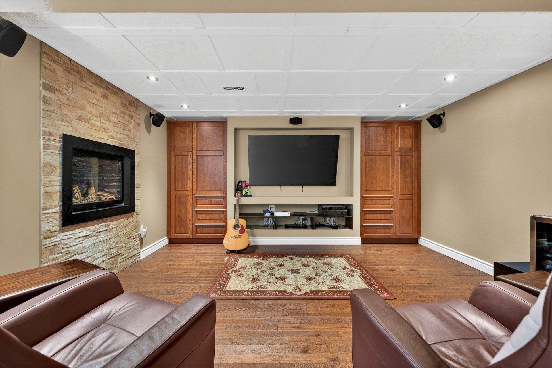 Home theatre - Basement, home theater, gas fireplace