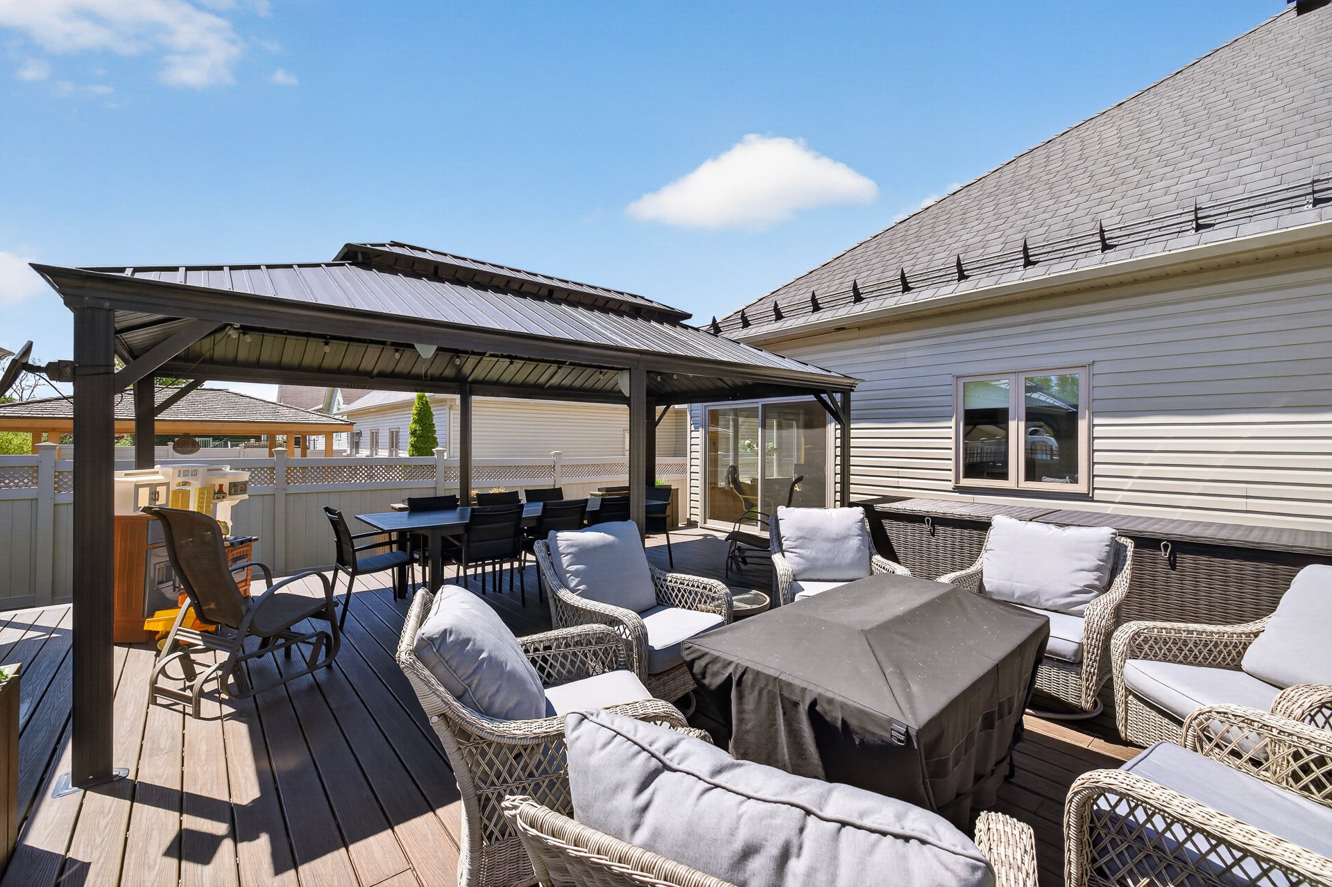 Patio - Large composite deck