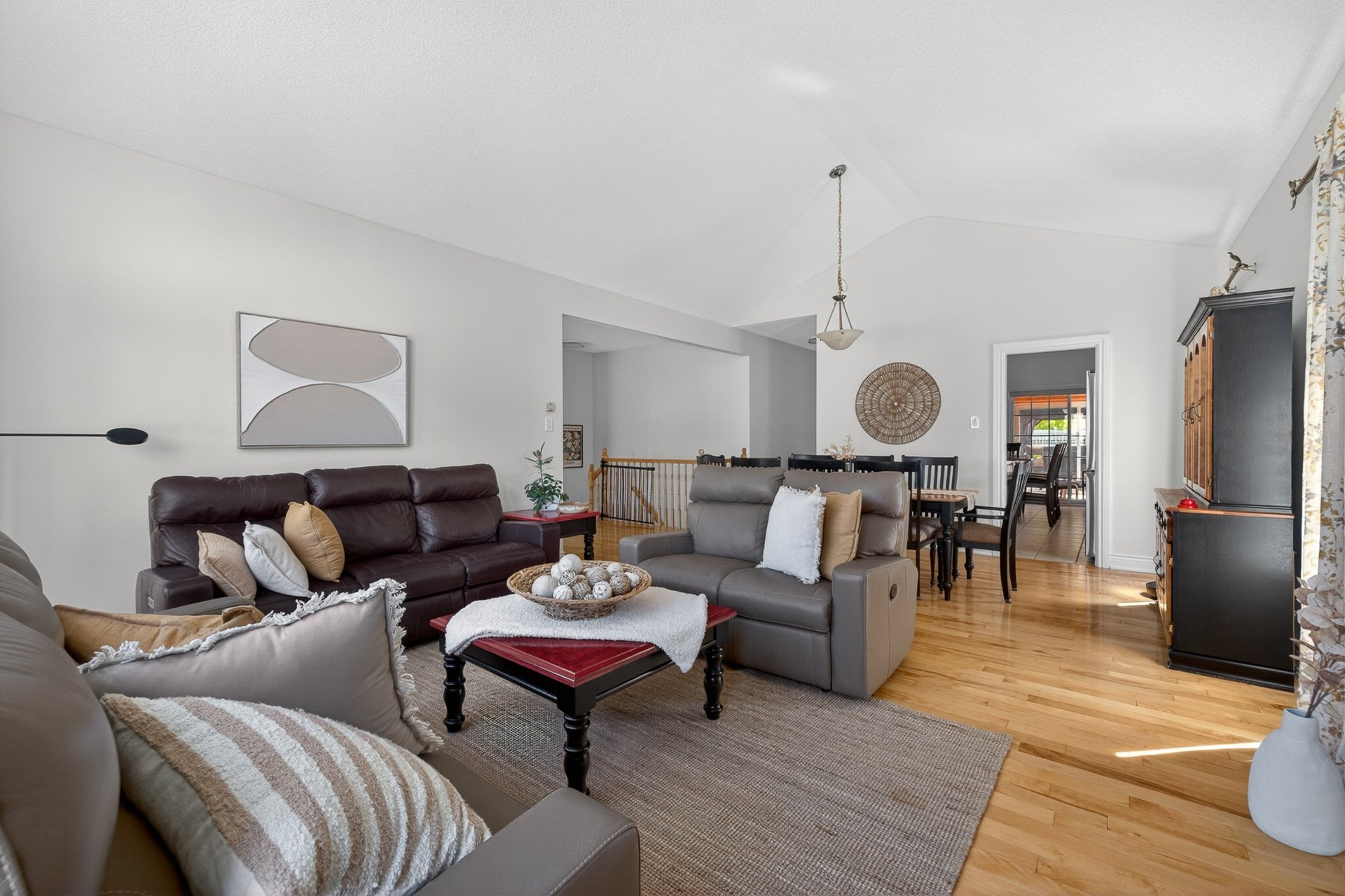 Living room - Gas fireplace, cathedral ceiling