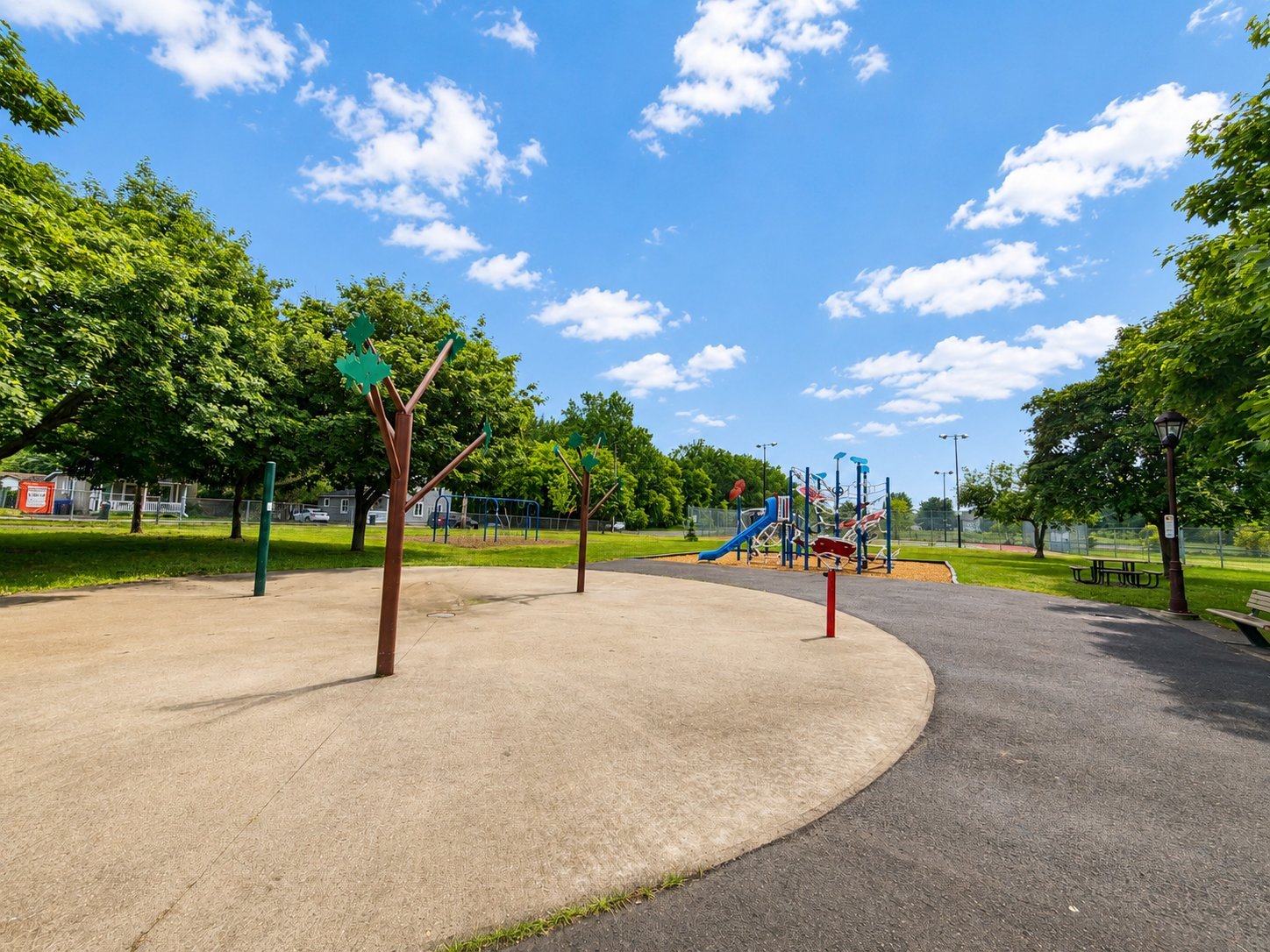 Parc à 80 mètres de la propriété