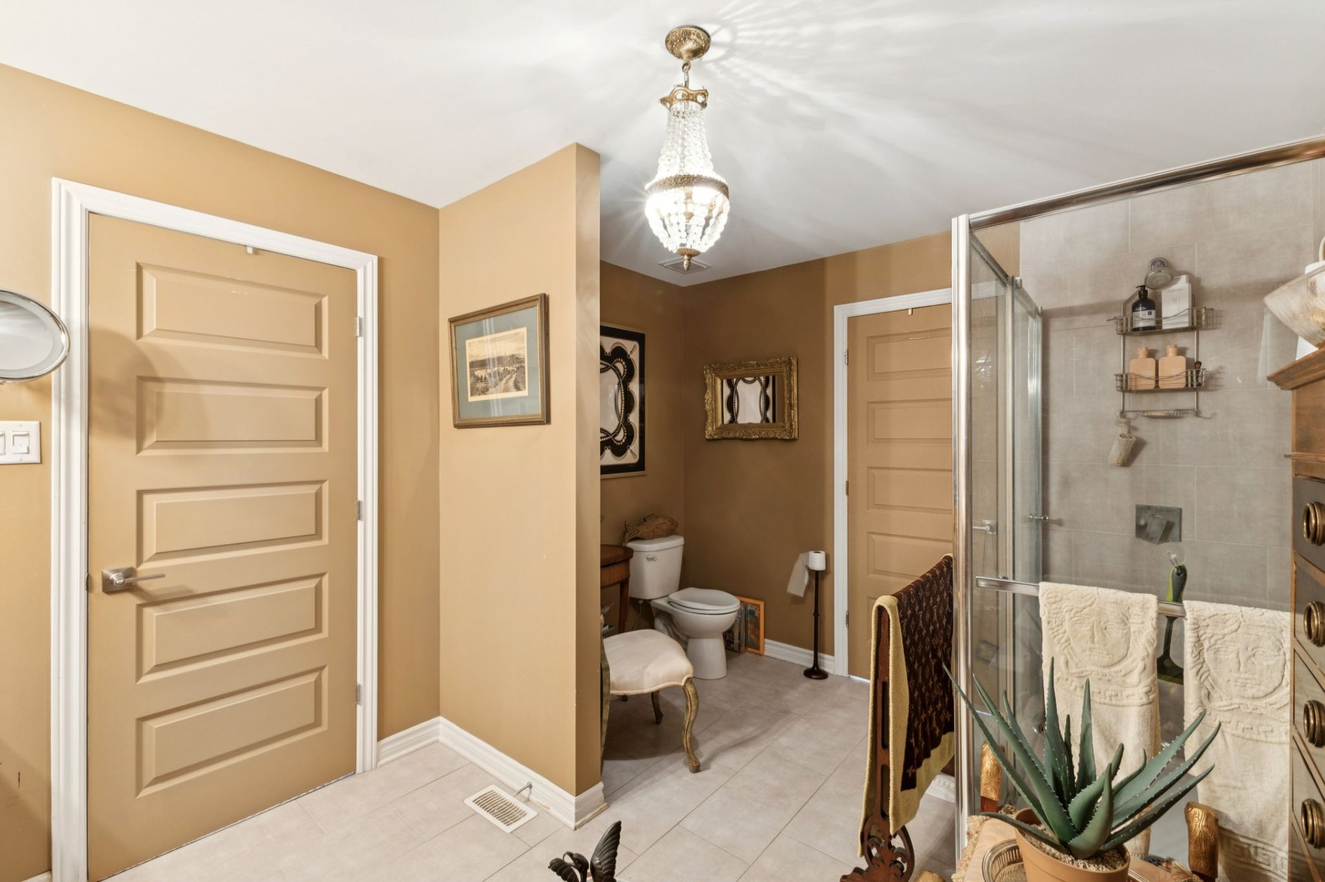 Salle de bains attenante à la CCP