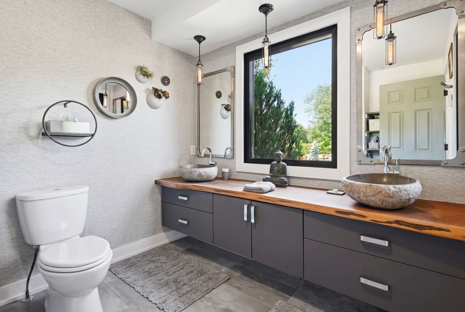 Ensuite bathroom