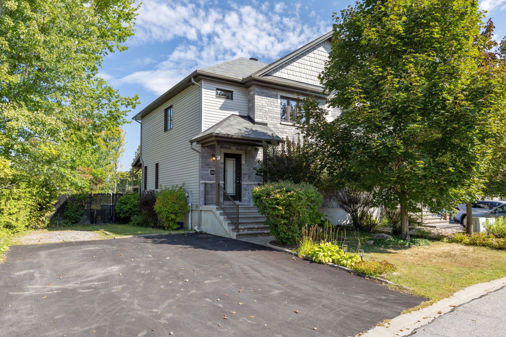 572 Rue Jeannine-Grégoire-Ross 