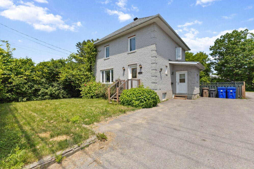 2539 Rue St-Louis 