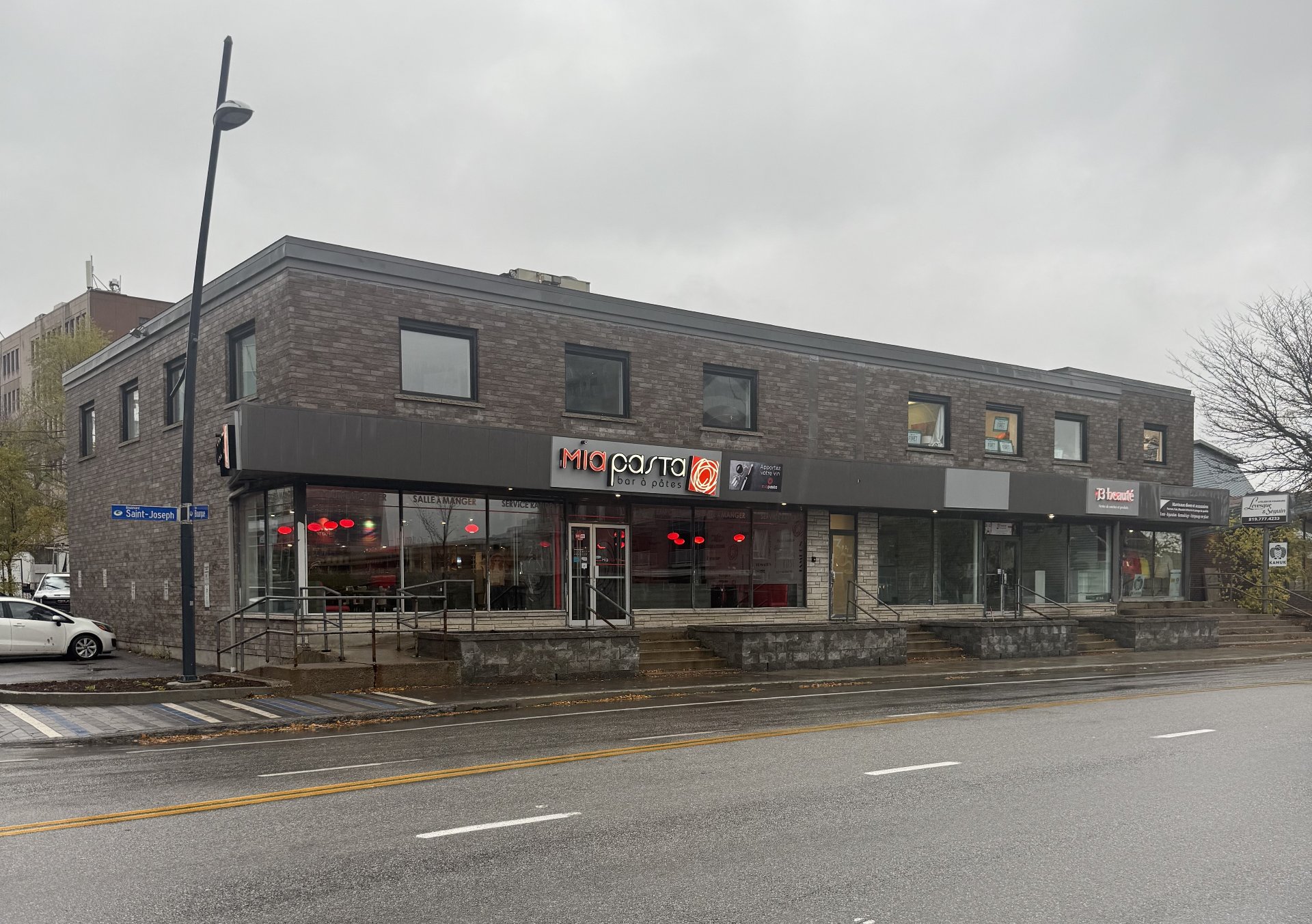 365 Boul. St-Joseph 105