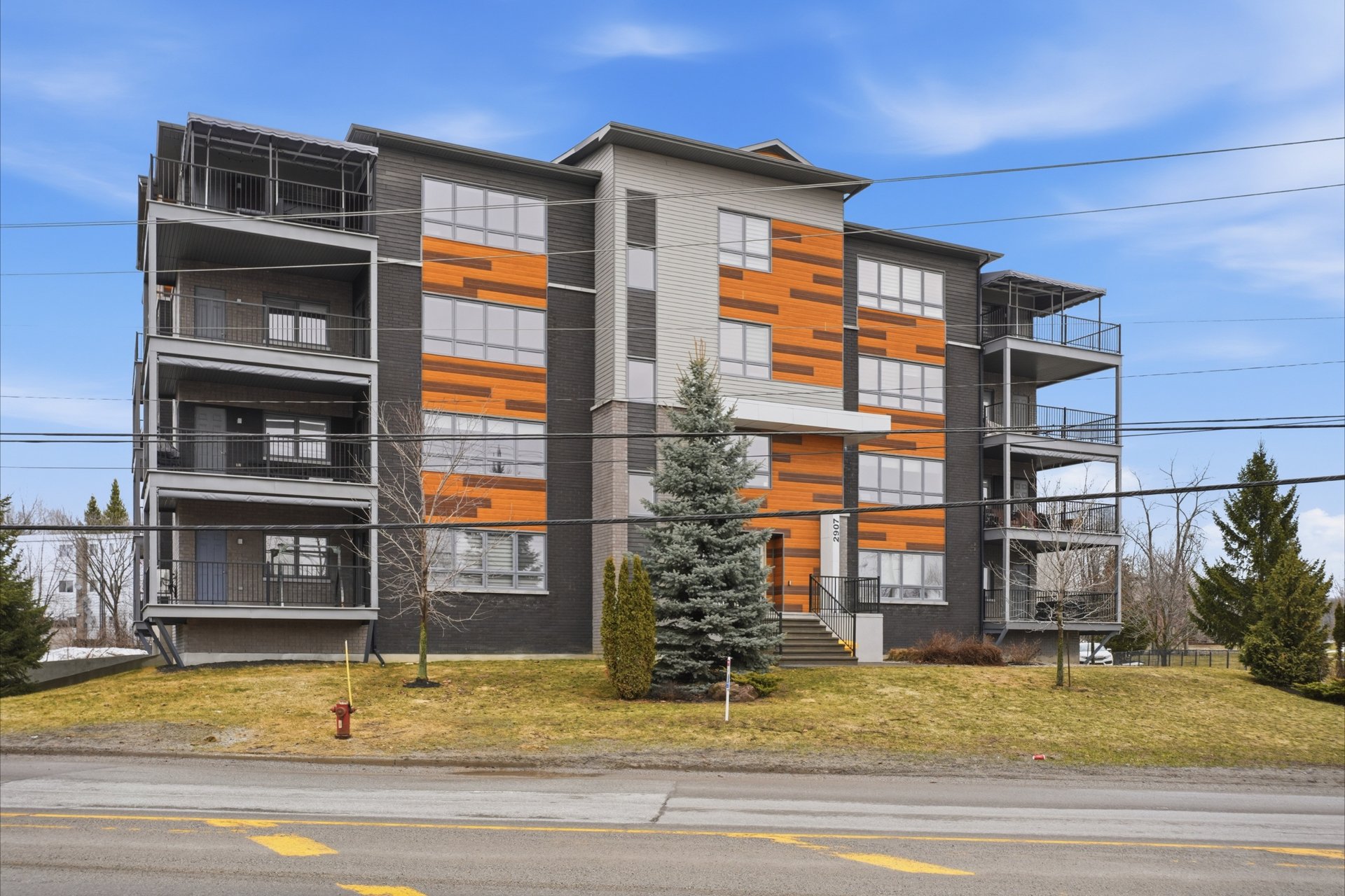 2907 Rue St-Louis 203