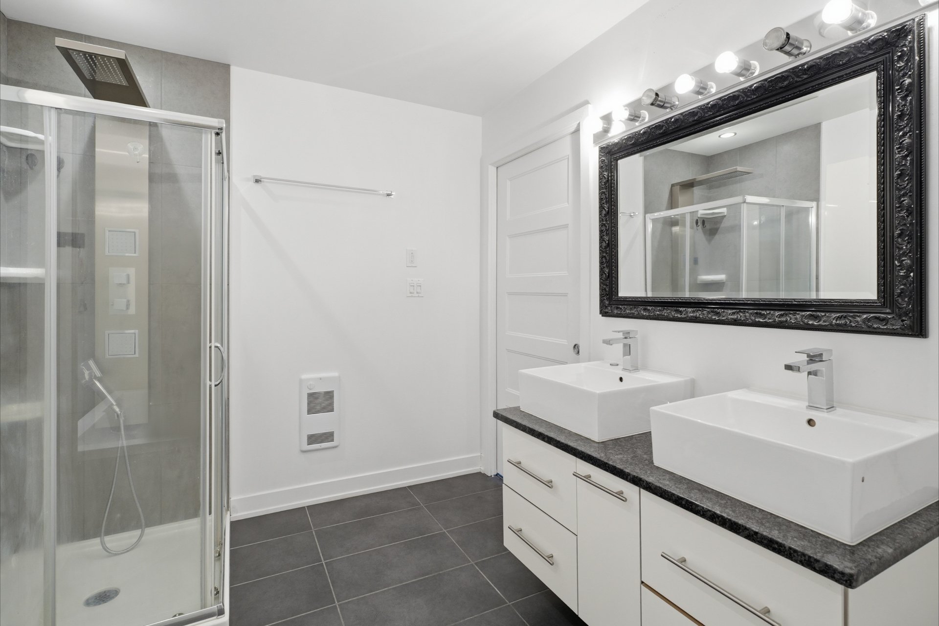 Salle de bains attenante à la CCP