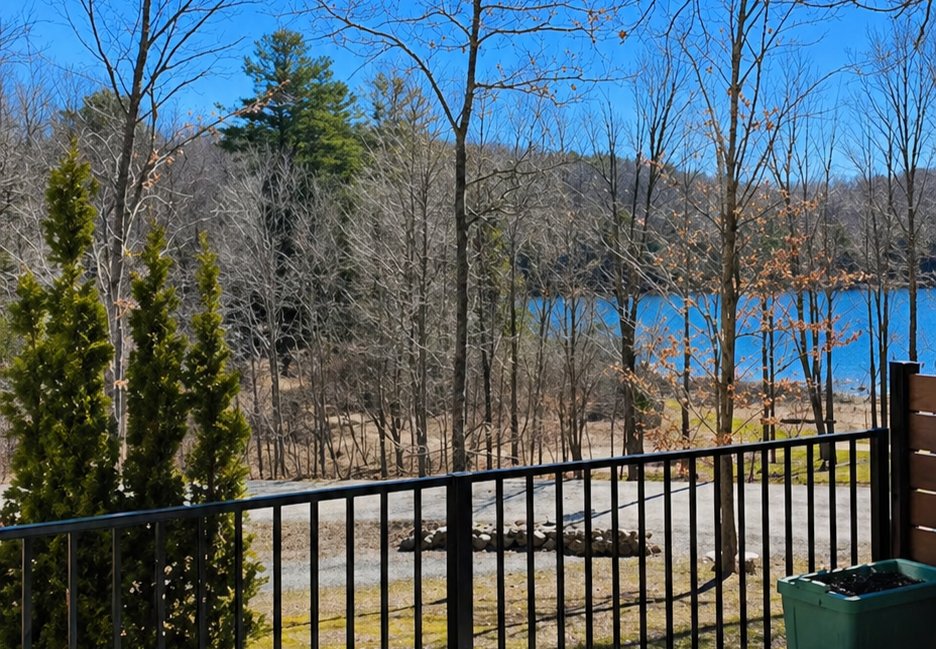 Photo aérienne - Un magnifique terrain de 1.28 acres en coin.
