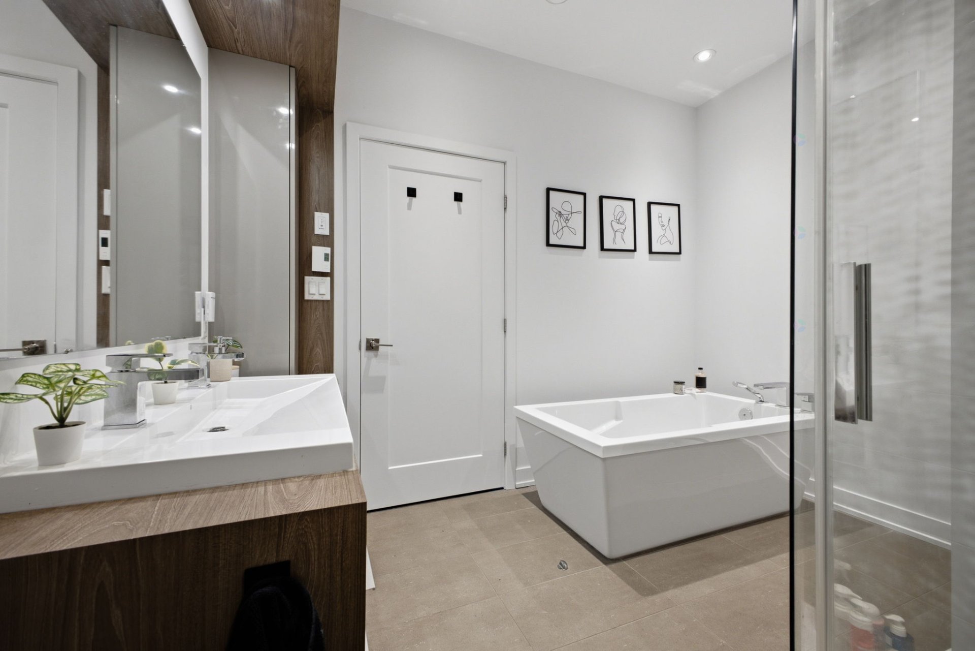Ensuite bathroom