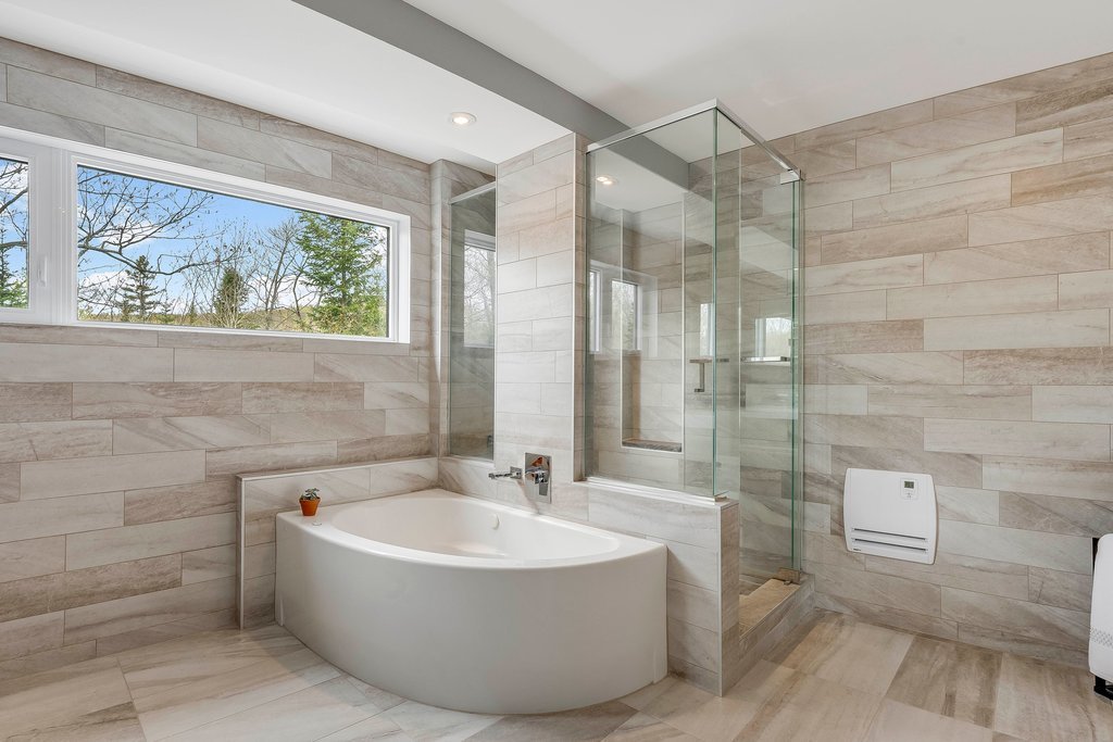 Ensuite bathroom
